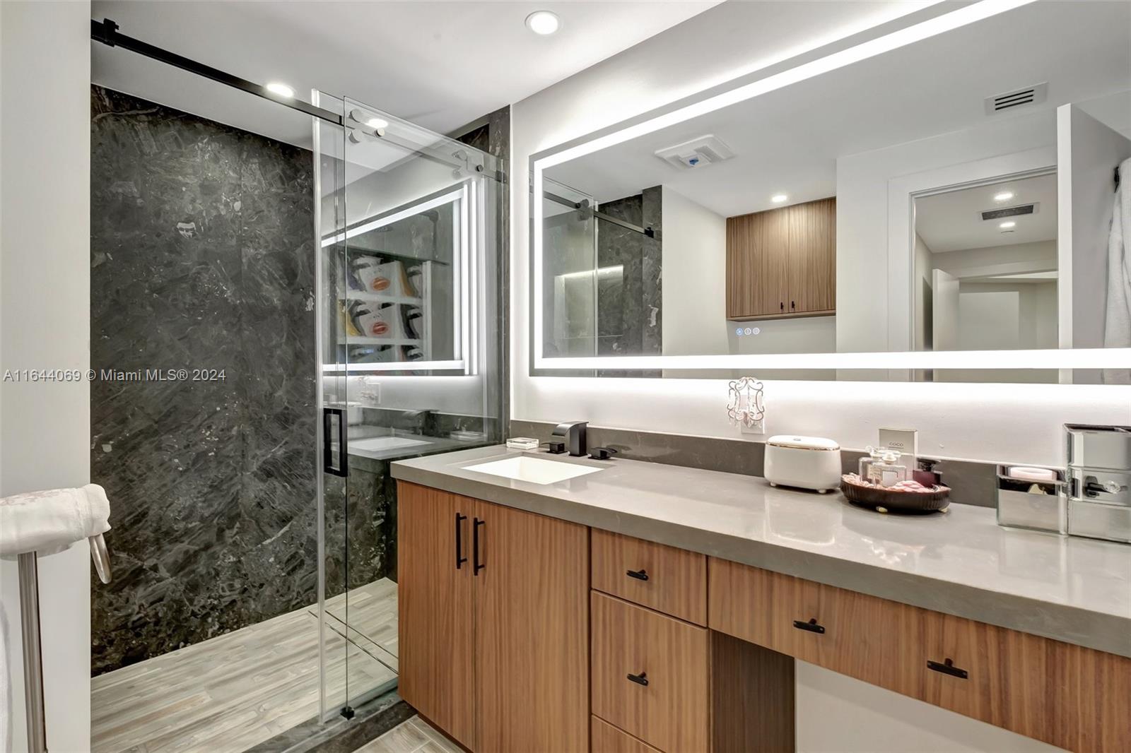 Photo of 21200 Point Pl  #1204, Aventura, Florida, 33180 - 