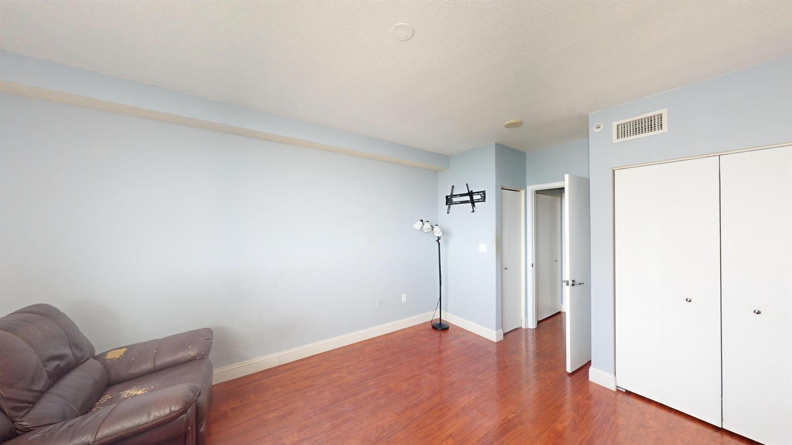 Ver detalles 1205 2 / 2 1175 sq. ft. $ 2026-05-23 0 foto