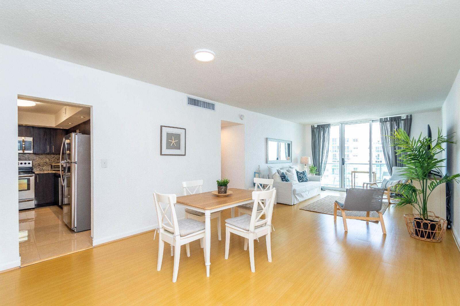 Photo of 3901 Ocean #14c, Hollywood, Florida, 33019 - Living room