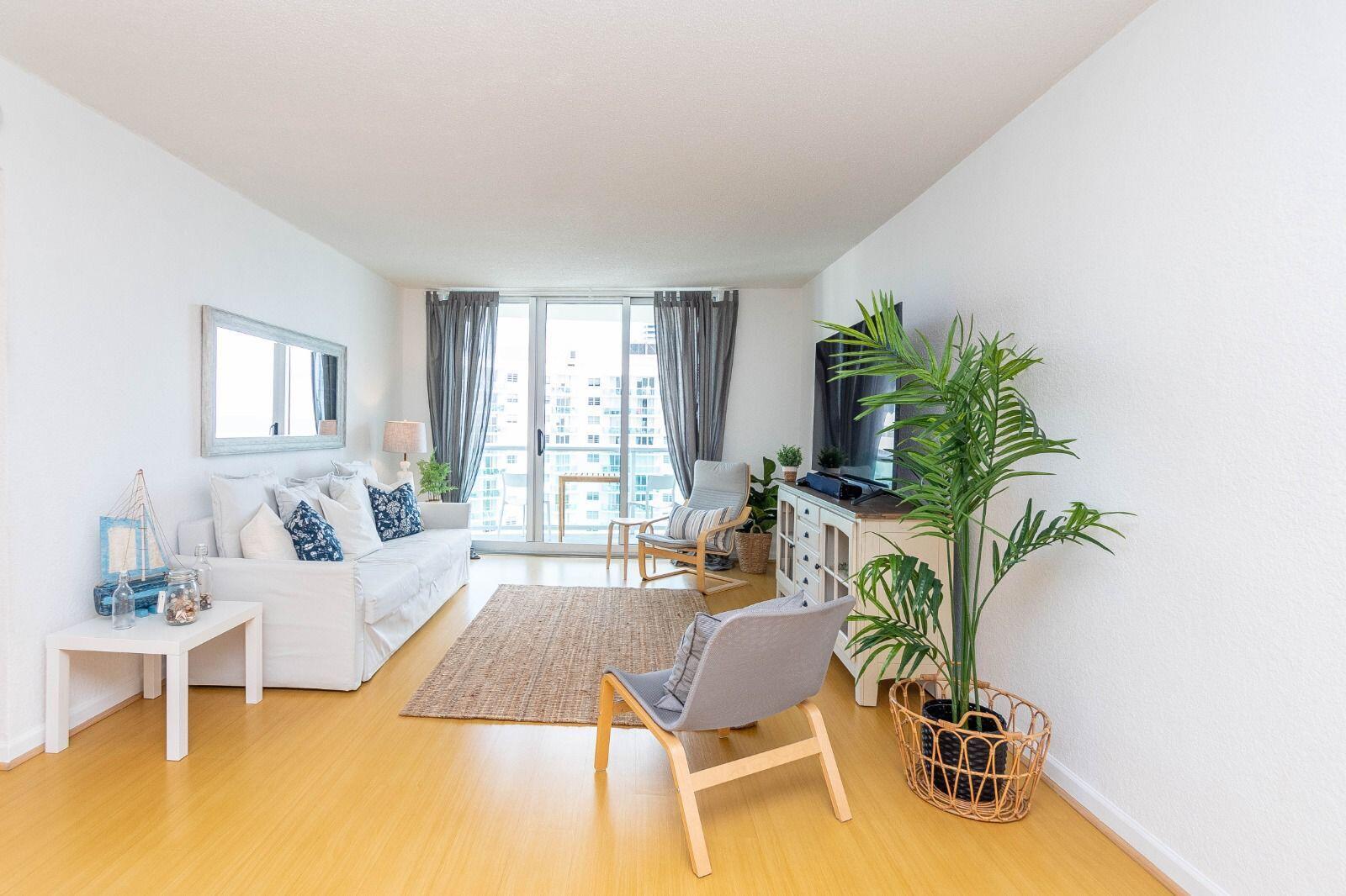 Photo of 3901 Ocean #14c, Hollywood, Florida, 33019 - Living room1
