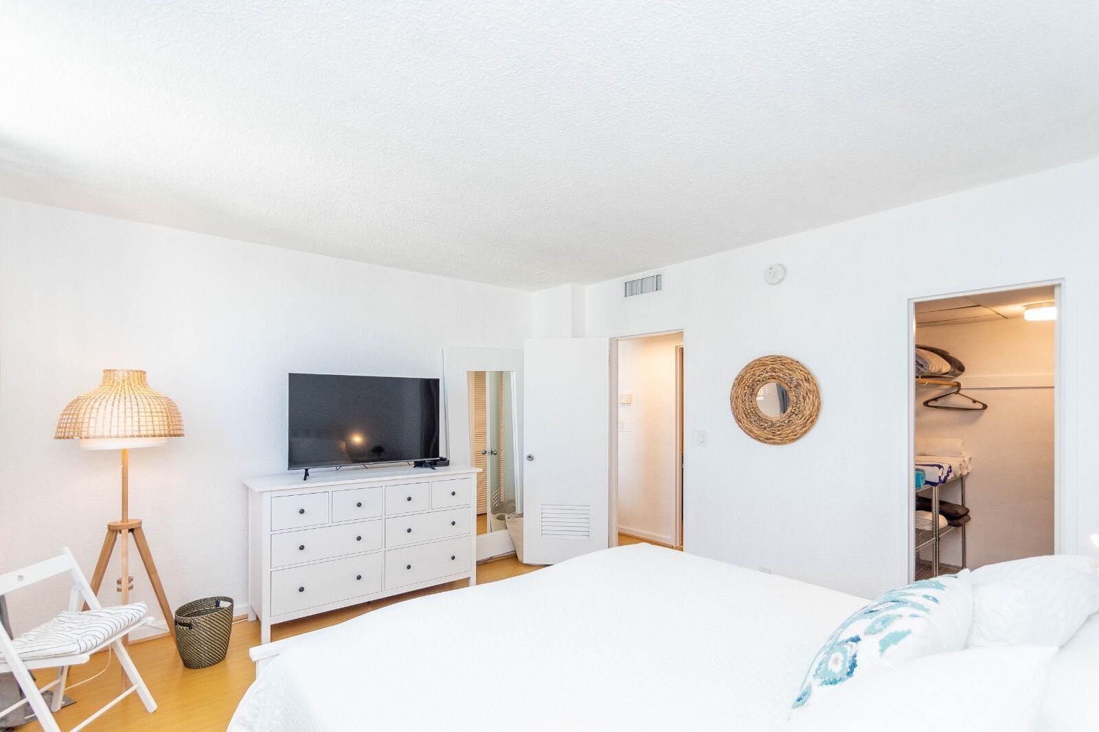 Photo of 3901 Ocean #14c, Hollywood, Florida, 33019 - Room