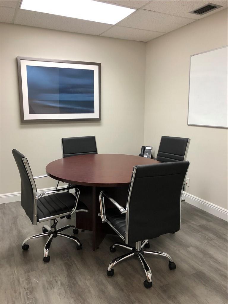 Подробнее Executive Suites / 0 кв.футов $ 2025-10-22 0 Фото