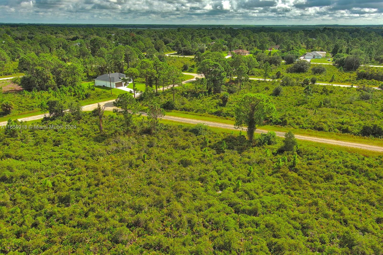   /   кв.футов $ 2024-09-16 0 Фото