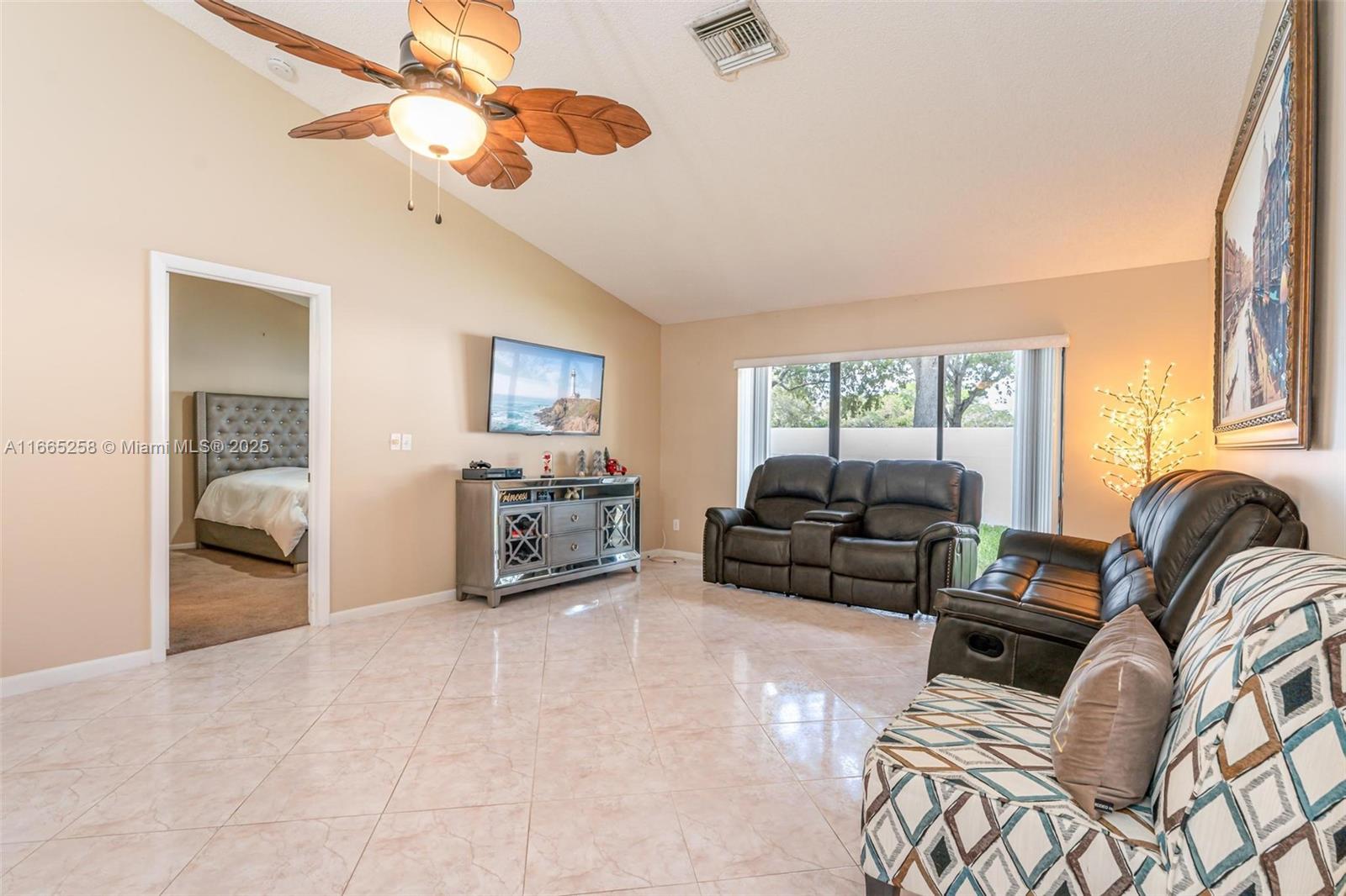 See details 7037 2 / 2 1492 sq. ft. $ 2025-08-02 0 Photo