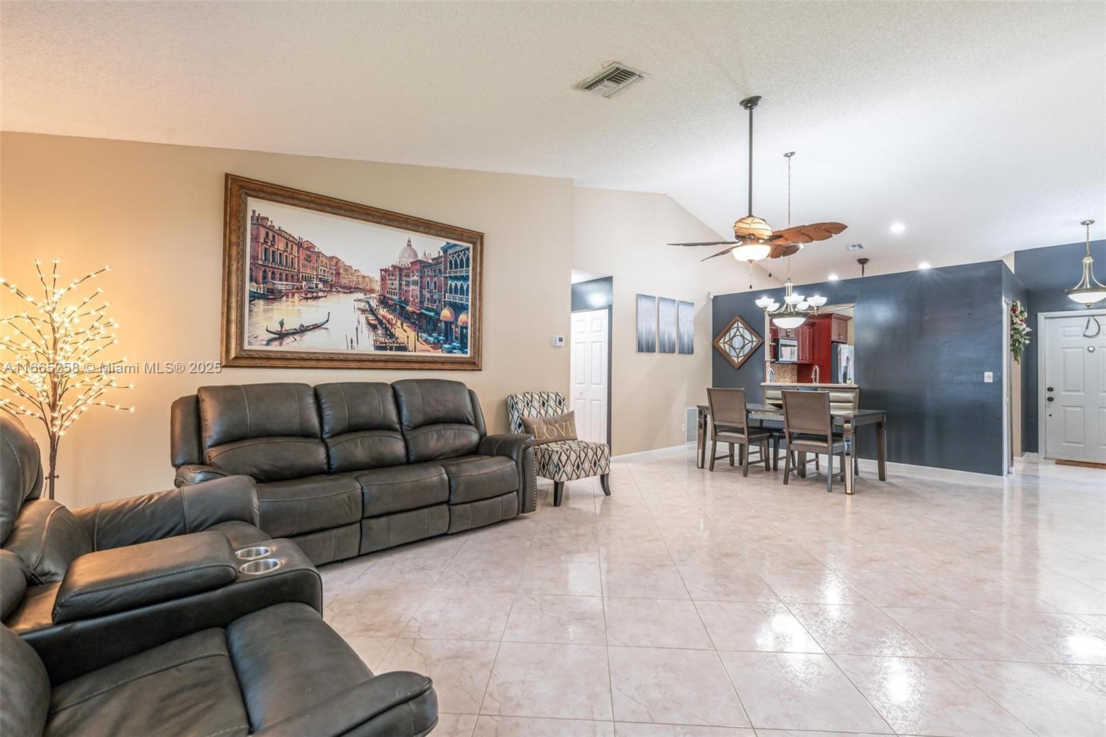 See details 7037 2 / 2 1492 sq. ft. $ 2025-08-02 0 Photo
