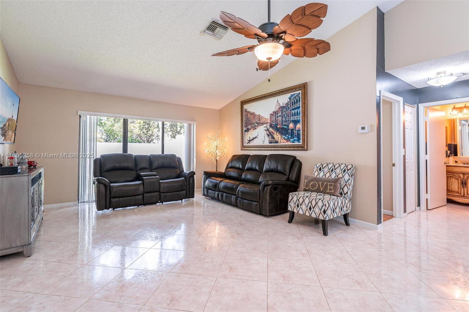 See details 7037 2 / 2 1492 sq. ft. $ 2025-08-02 0 Photo