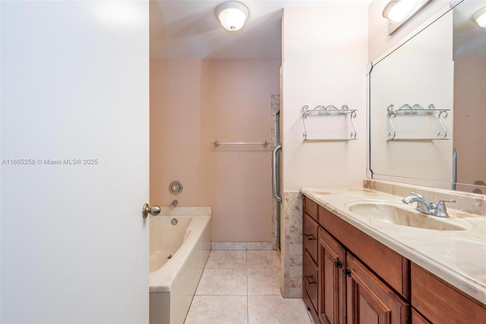 See details 7037 2 / 2 1492 sq. ft. $ 2025-08-02 0 Photo