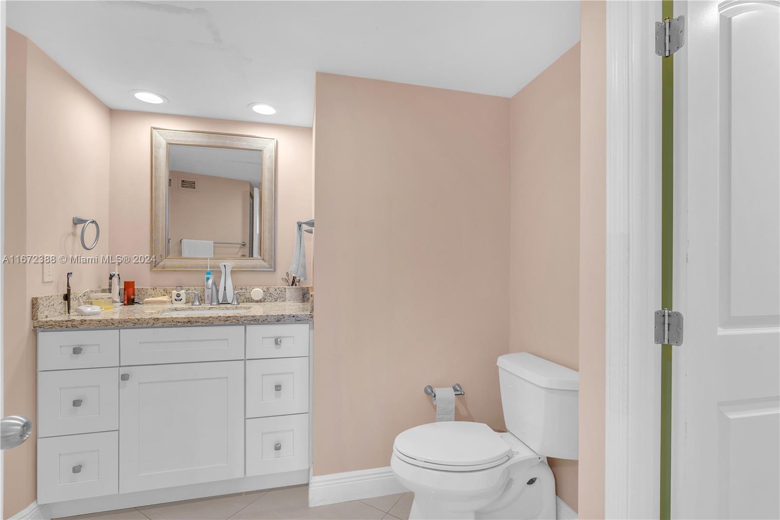 Ver detalles 1225W 2 / 2 1140 sq. ft. $ 2025-01-28 0 foto
