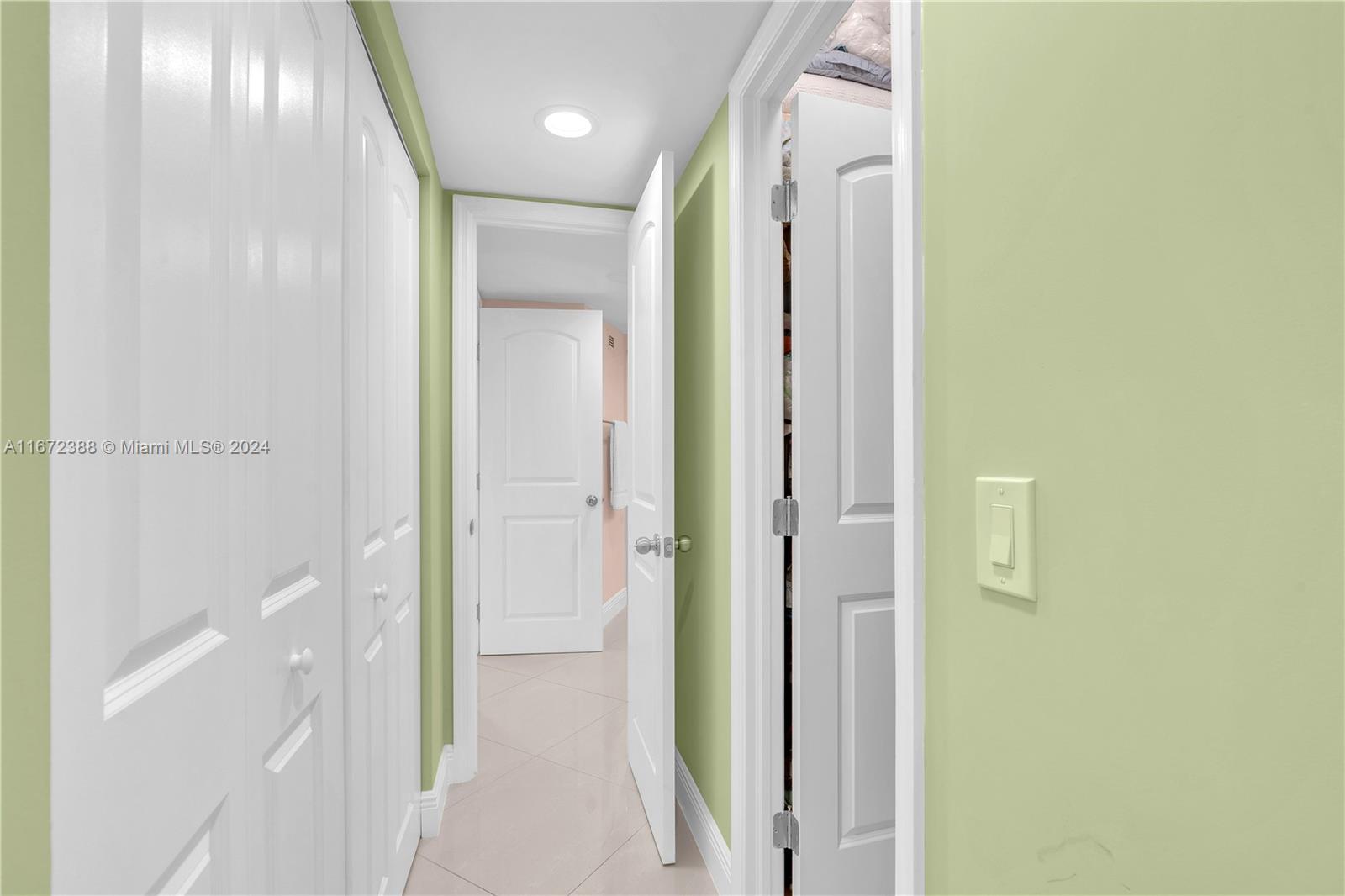 Ver detalles 1225W 2 / 2 1140 sq. ft. $ 2025-01-28 0 foto