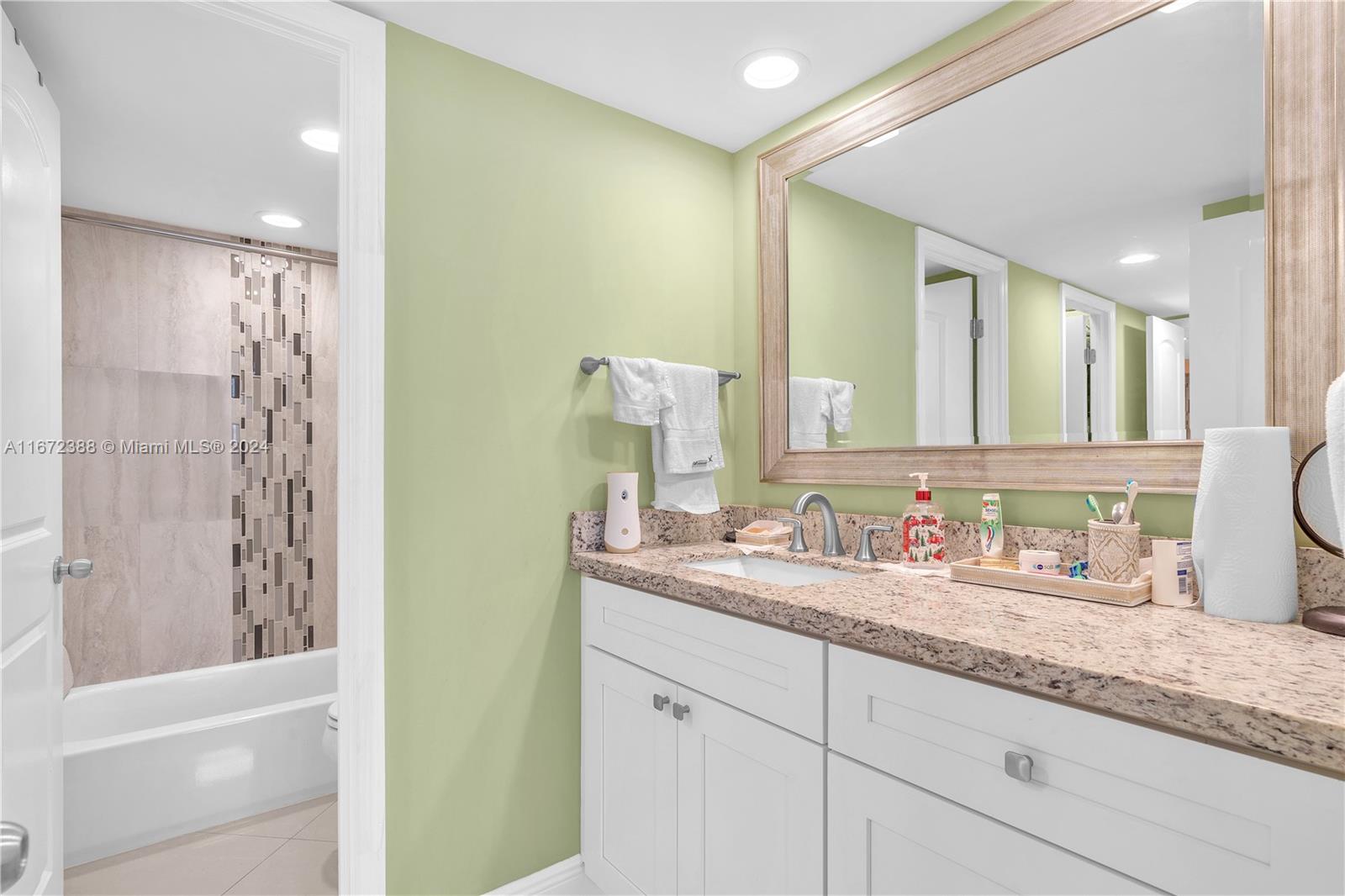 Ver detalles 1225W 2 / 2 1140 sq. ft. $ 2025-01-28 0 foto