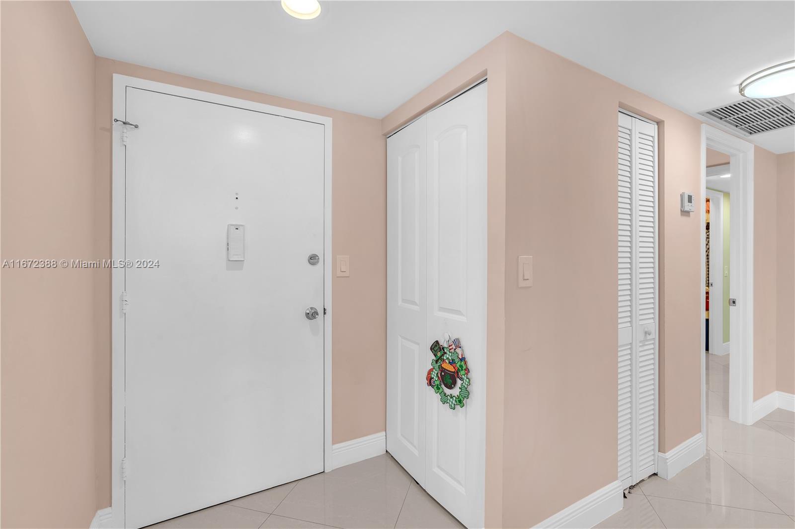 Ver detalles 1225W 2 / 2 1140 sq. ft. $ 2025-01-28 0 foto