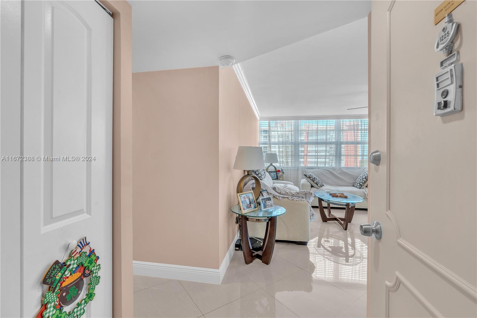 Ver detalles 1225W 2 / 2 1140 sq. ft. $ 2025-01-28 0 foto