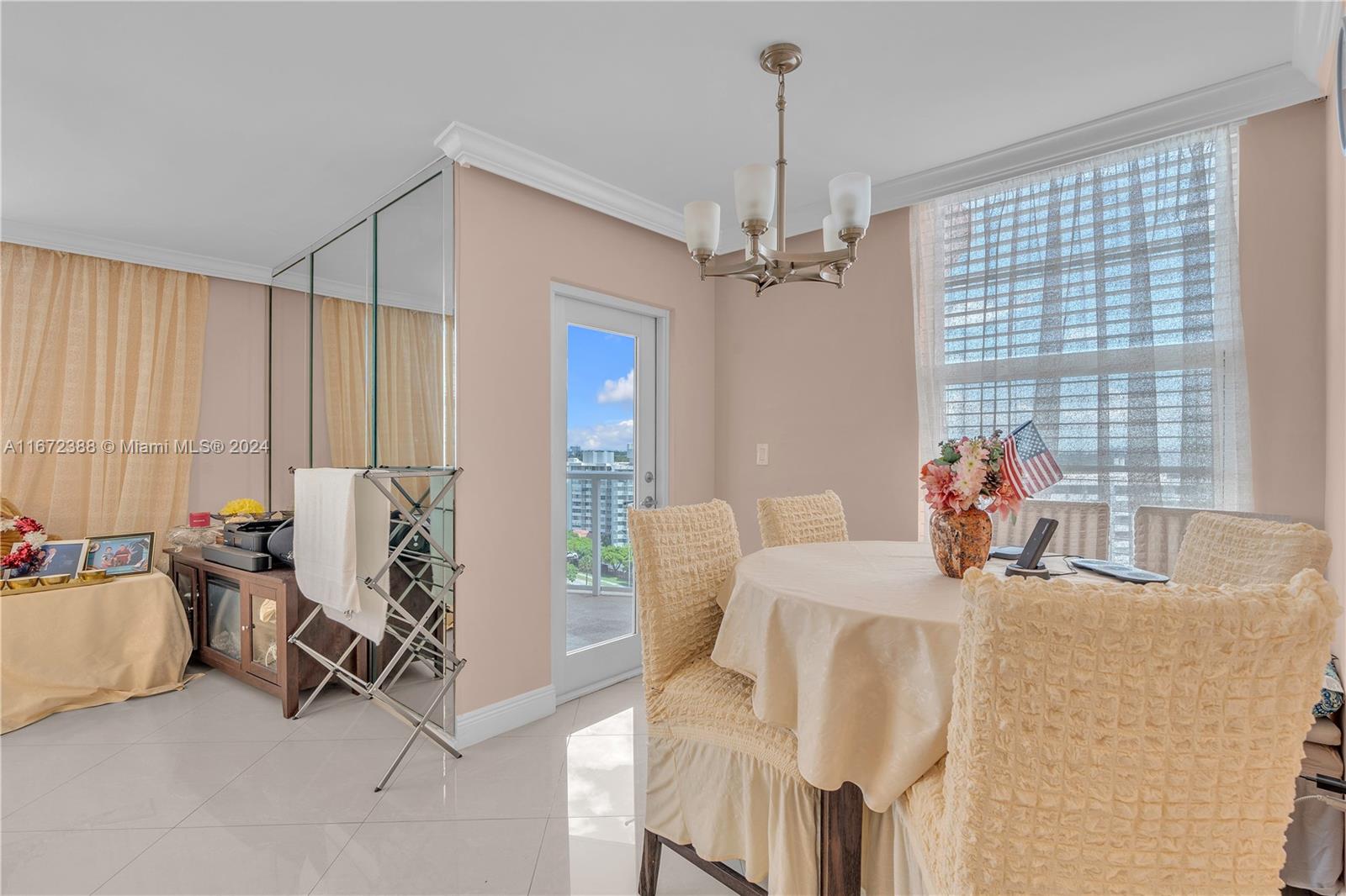 Ver detalles 1225W 2 / 2 1140 sq. ft. $ 2025-01-28 0 foto