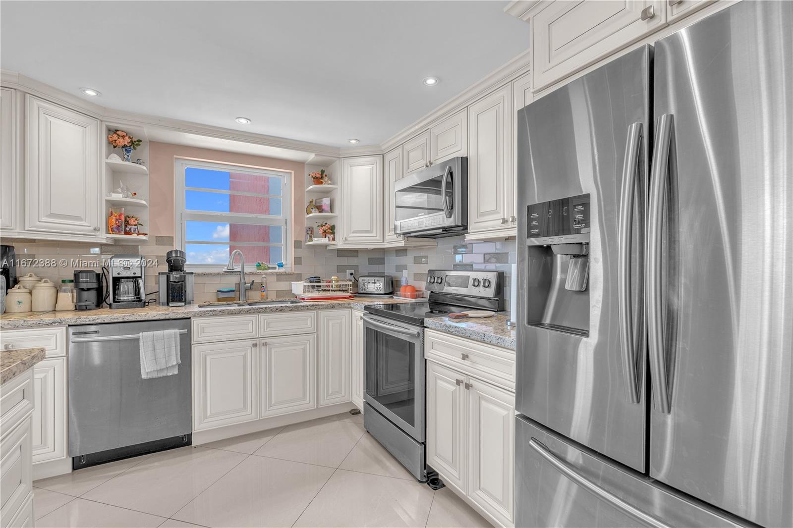 Ver detalles 1225W 2 / 2 1140 sq. ft. $ 2025-01-28 0 foto