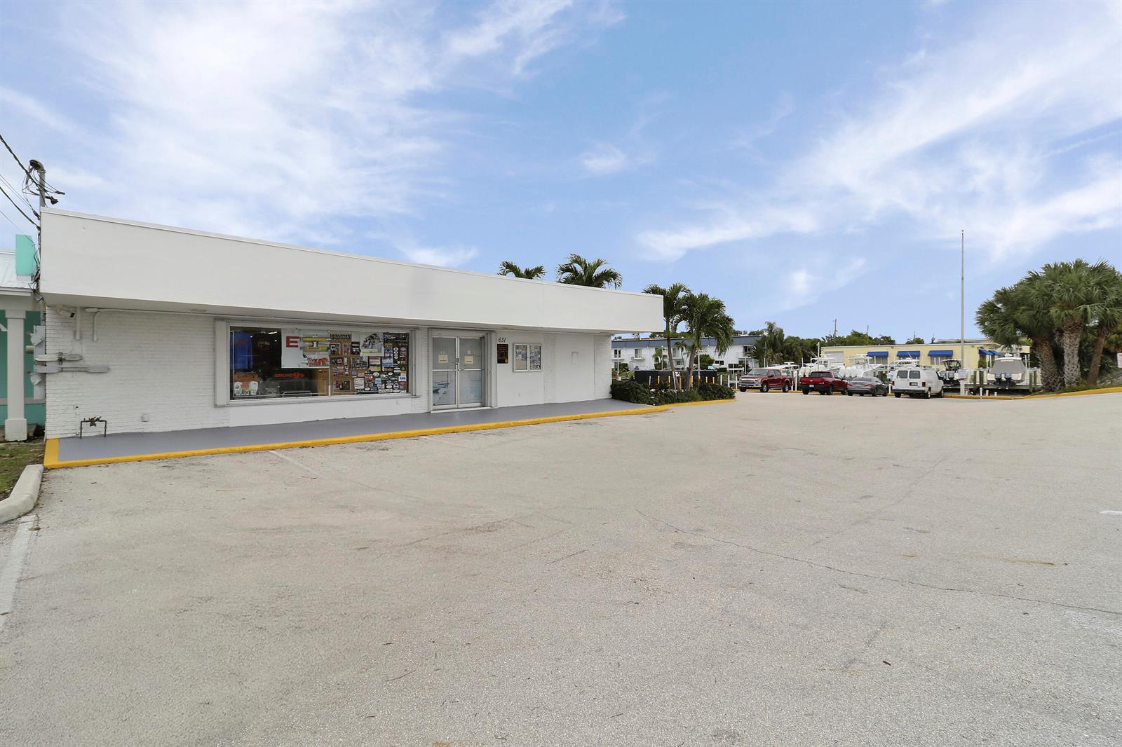   / 2  sq. ft. $ 2025-06-03 0 foto