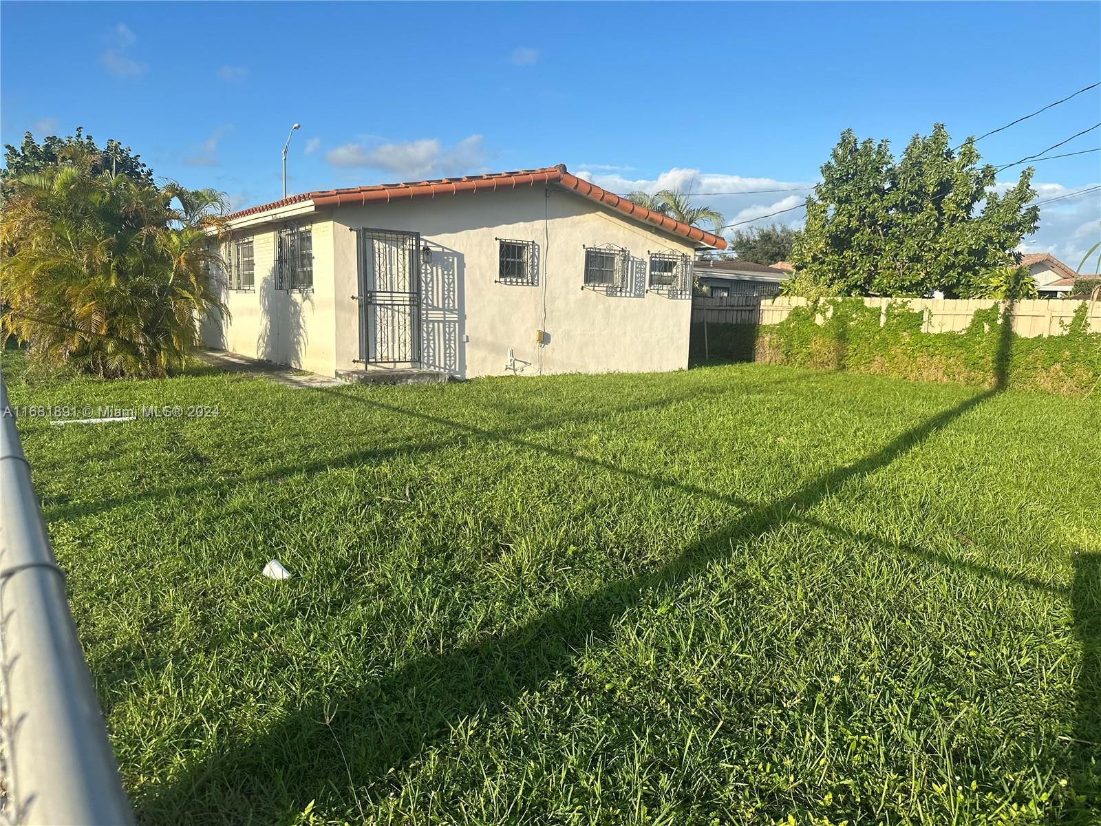 Ver detalles 405 3 / 3 1673 sq. ft. $ 2025-08-18 0 foto