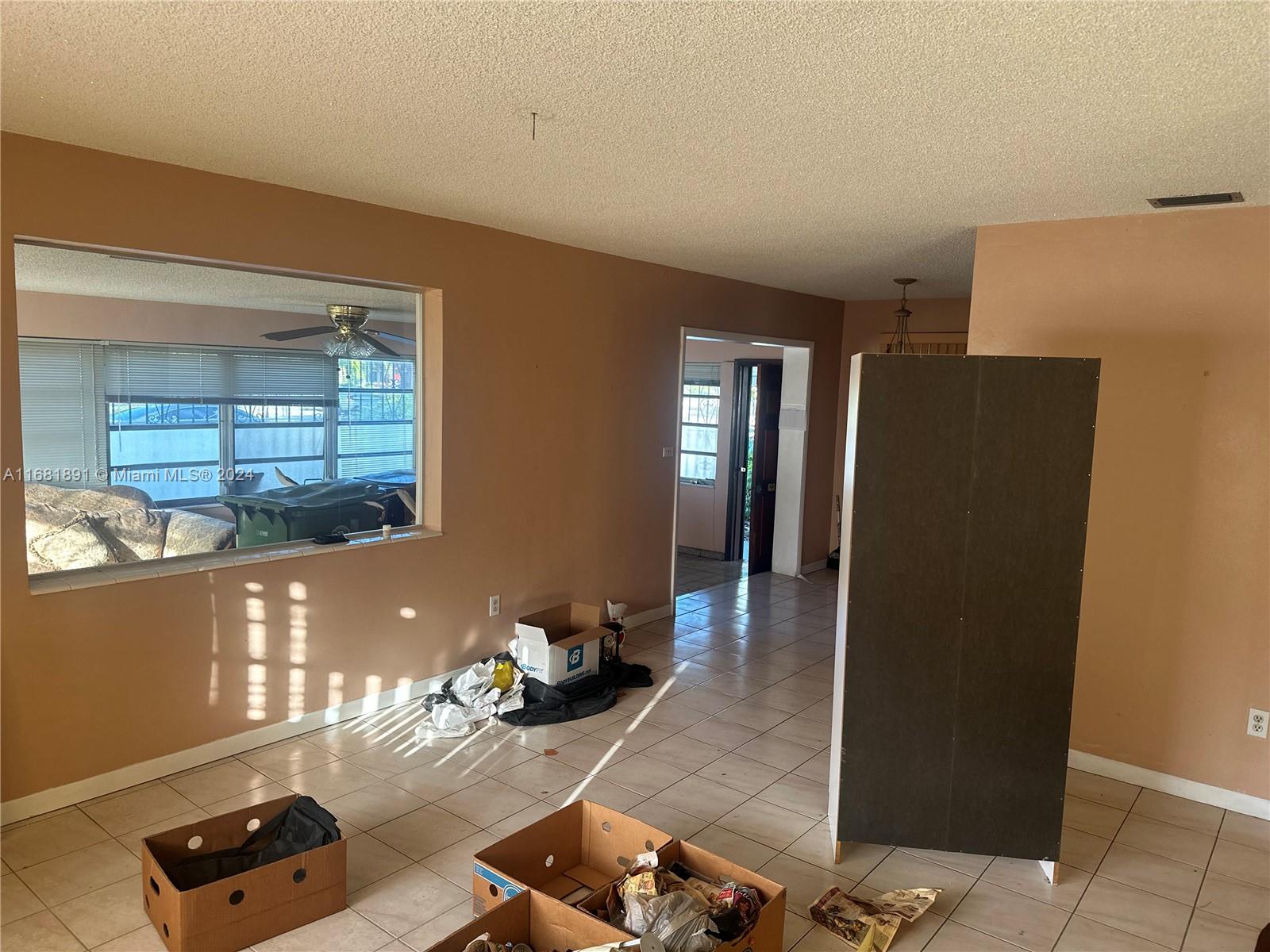 Ver detalles 405 3 / 3 1673 sq. ft. $ 2025-08-18 0 foto