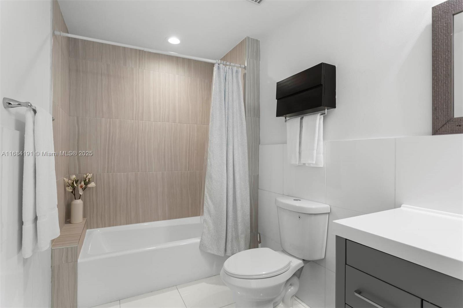 Photo of 19555 37th Ave (19555), Aventura, Florida, 33180 -