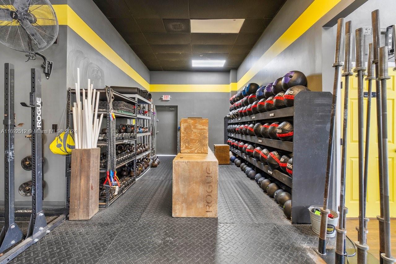   /   sq. ft. $ 2024-11-12 0 foto