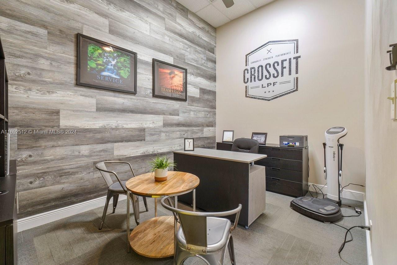   /   sq. ft. $ 2024-11-12 0 foto