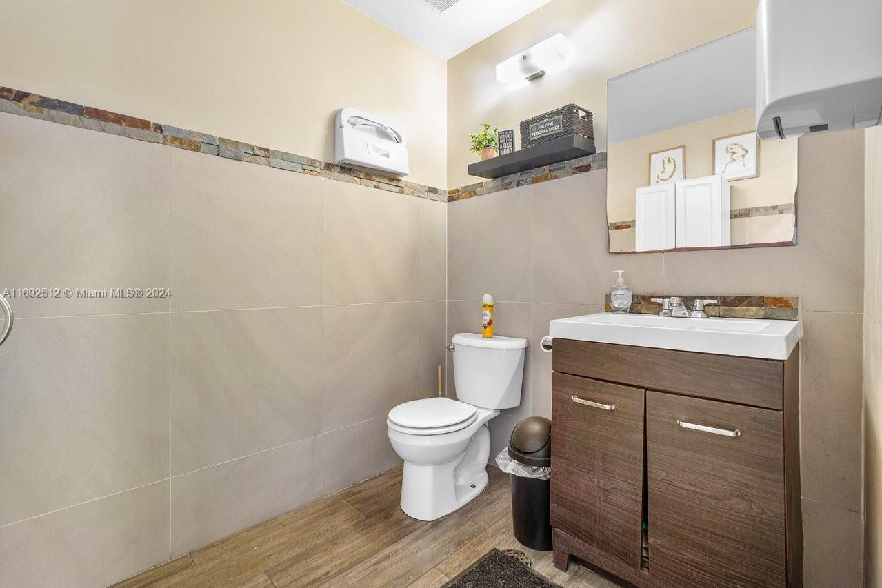   /   sq. ft. $ 2024-11-12 0 foto