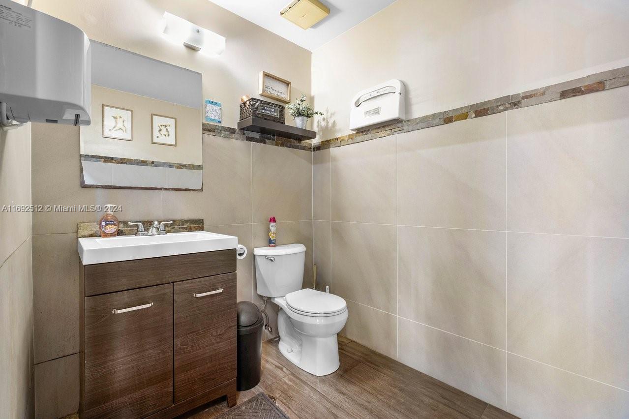   /   sq. ft. $ 2024-11-12 0 foto