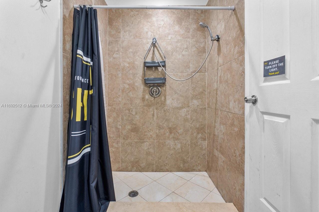   /   sq. ft. $ 2024-11-12 0 foto