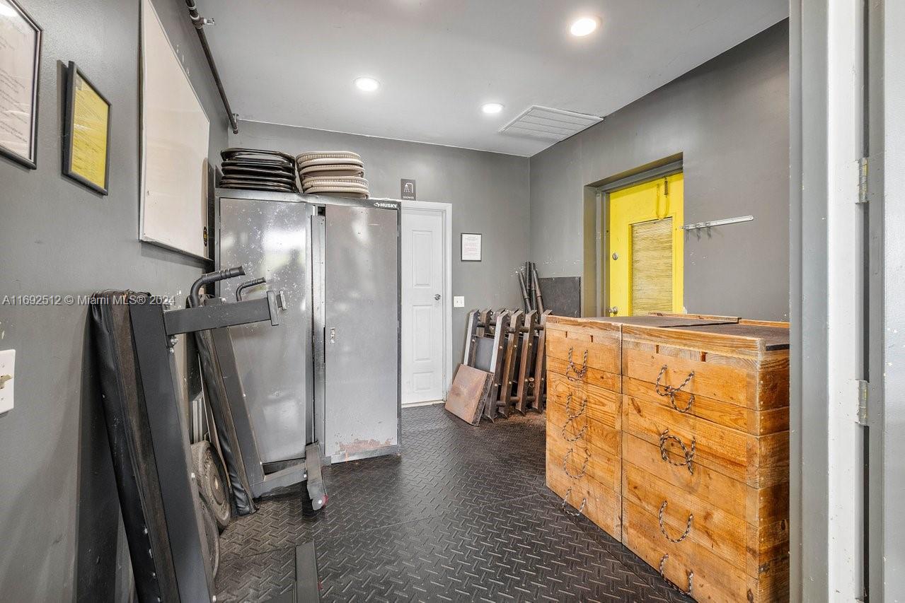   /   sq. ft. $ 2024-11-12 0 foto