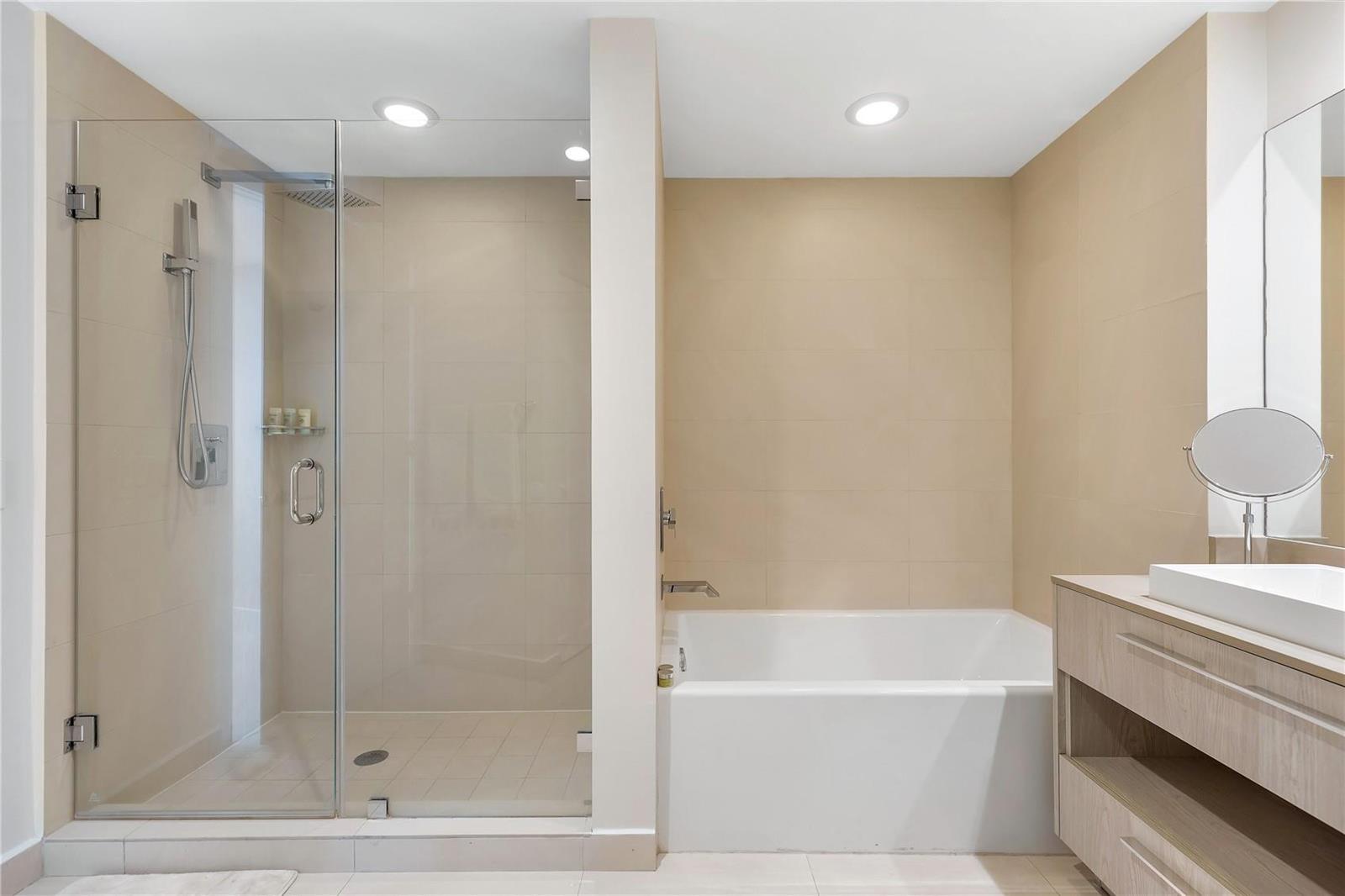 See details Lph3/5 4 / 2500 sq. ft. $ 2025-10-15 0 Photo