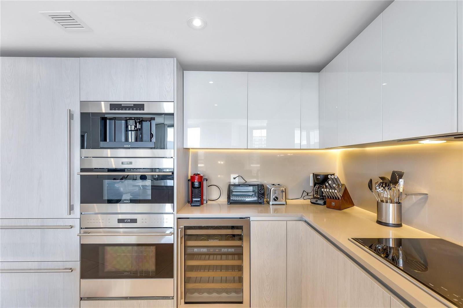 See details Lph3/5 4 / 2500 sq. ft. $ 2025-10-15 0 Photo