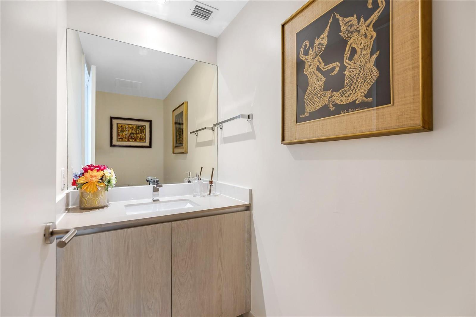 See details Lph3/5 4 / 2500 sq. ft. $ 2025-10-15 0 Photo