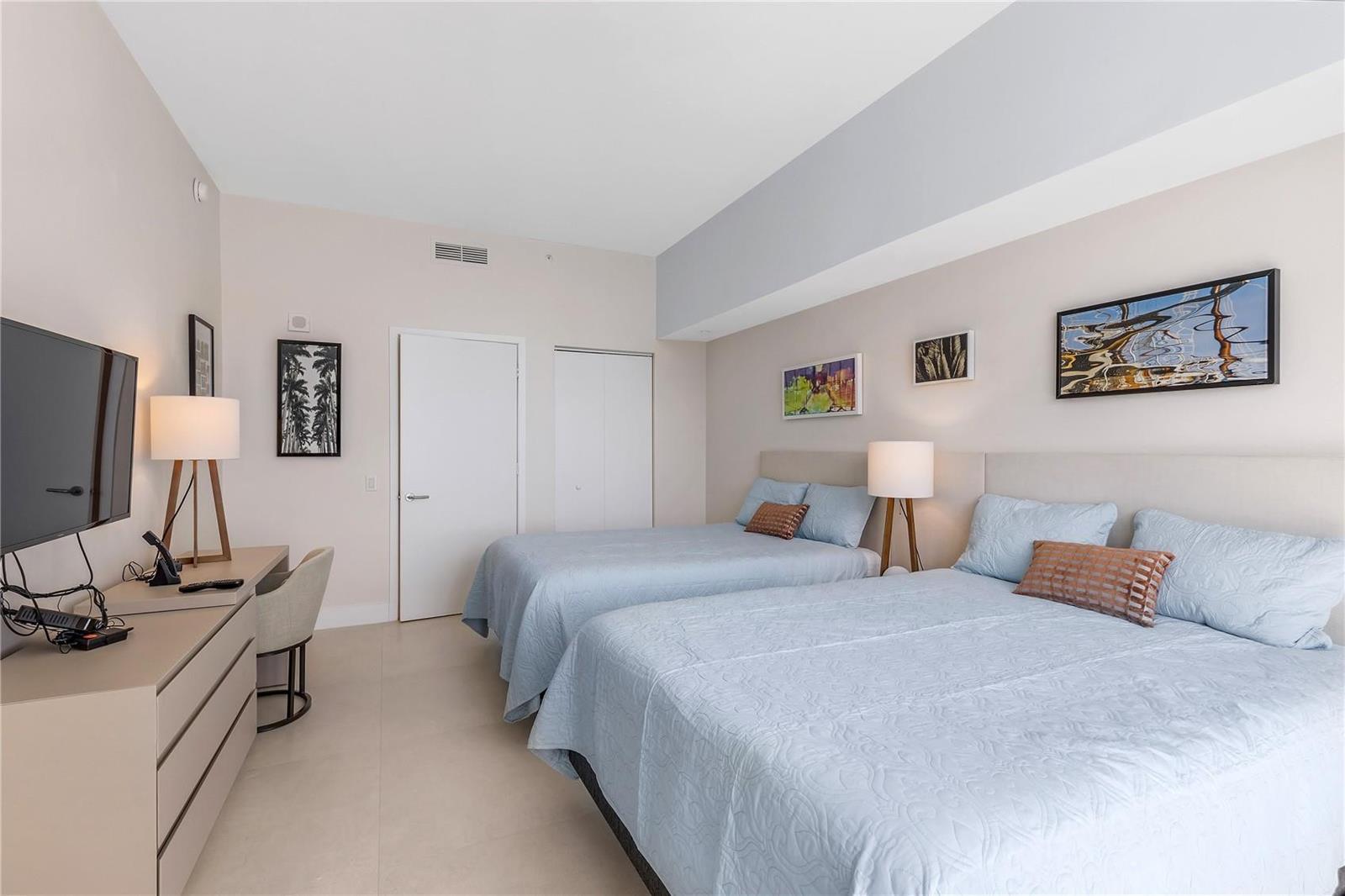 See details Lph3/5 4 / 2500 sq. ft. $ 2025-10-15 0 Photo