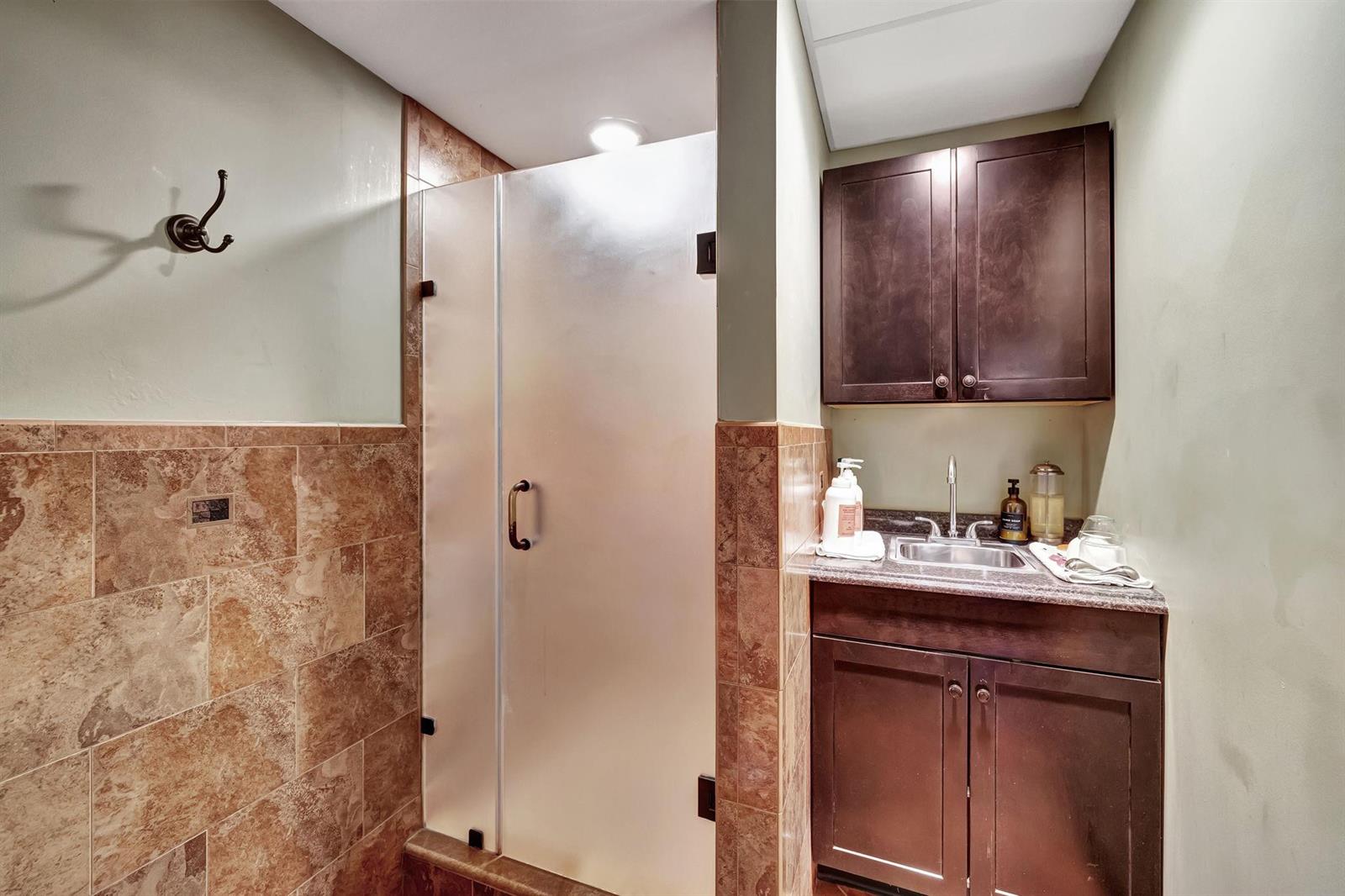 See details 60H / 0 sq. ft. $ 2025-06-24 0 Photo
