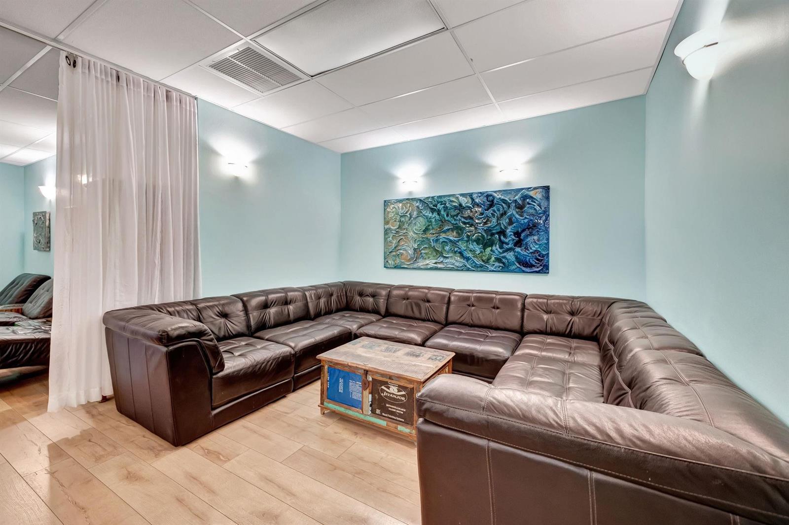 See details 60H / 0 sq. ft. $ 2025-06-24 0 Photo