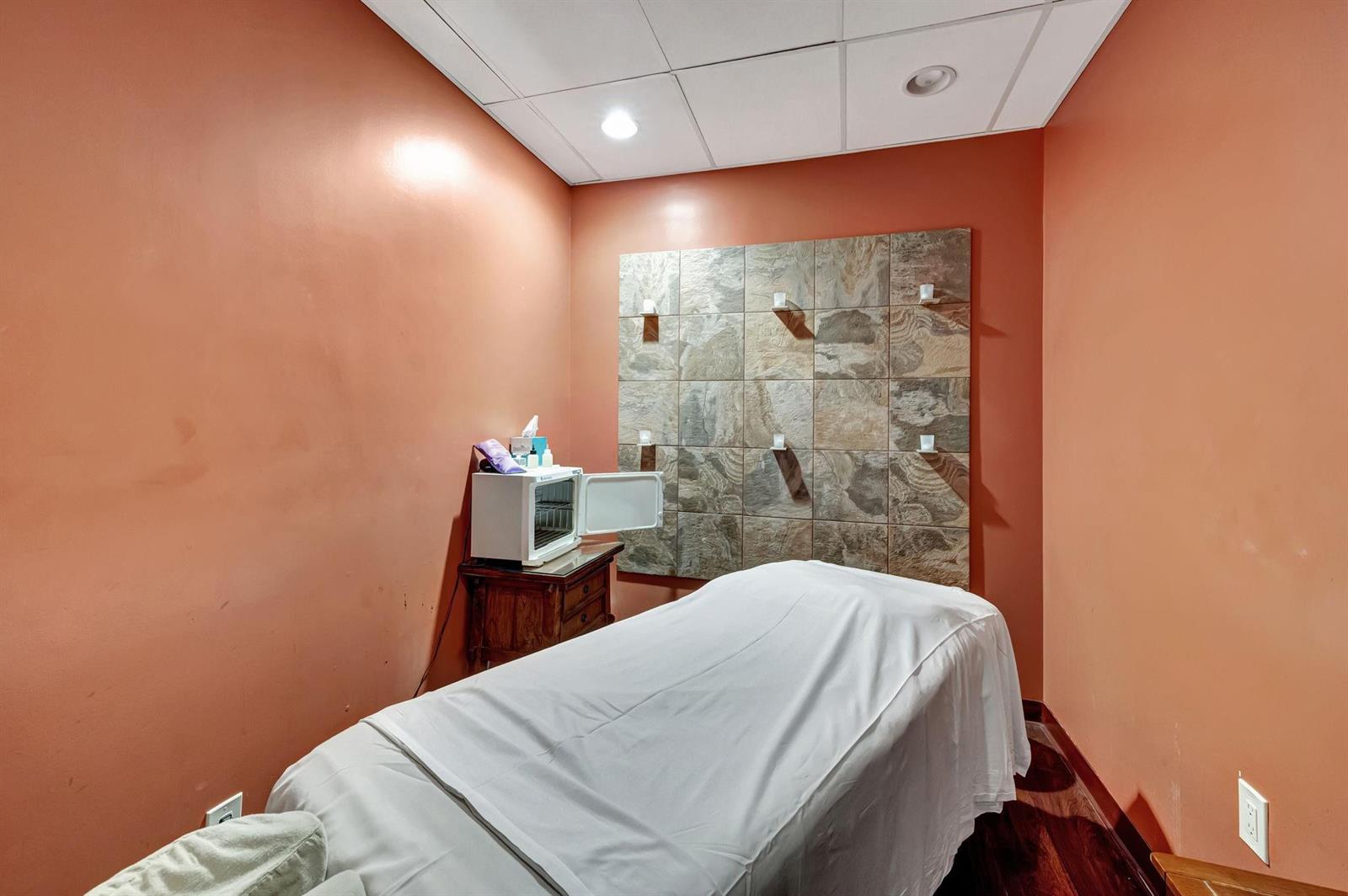 See details 60H / 0 sq. ft. $ 2025-06-24 0 Photo