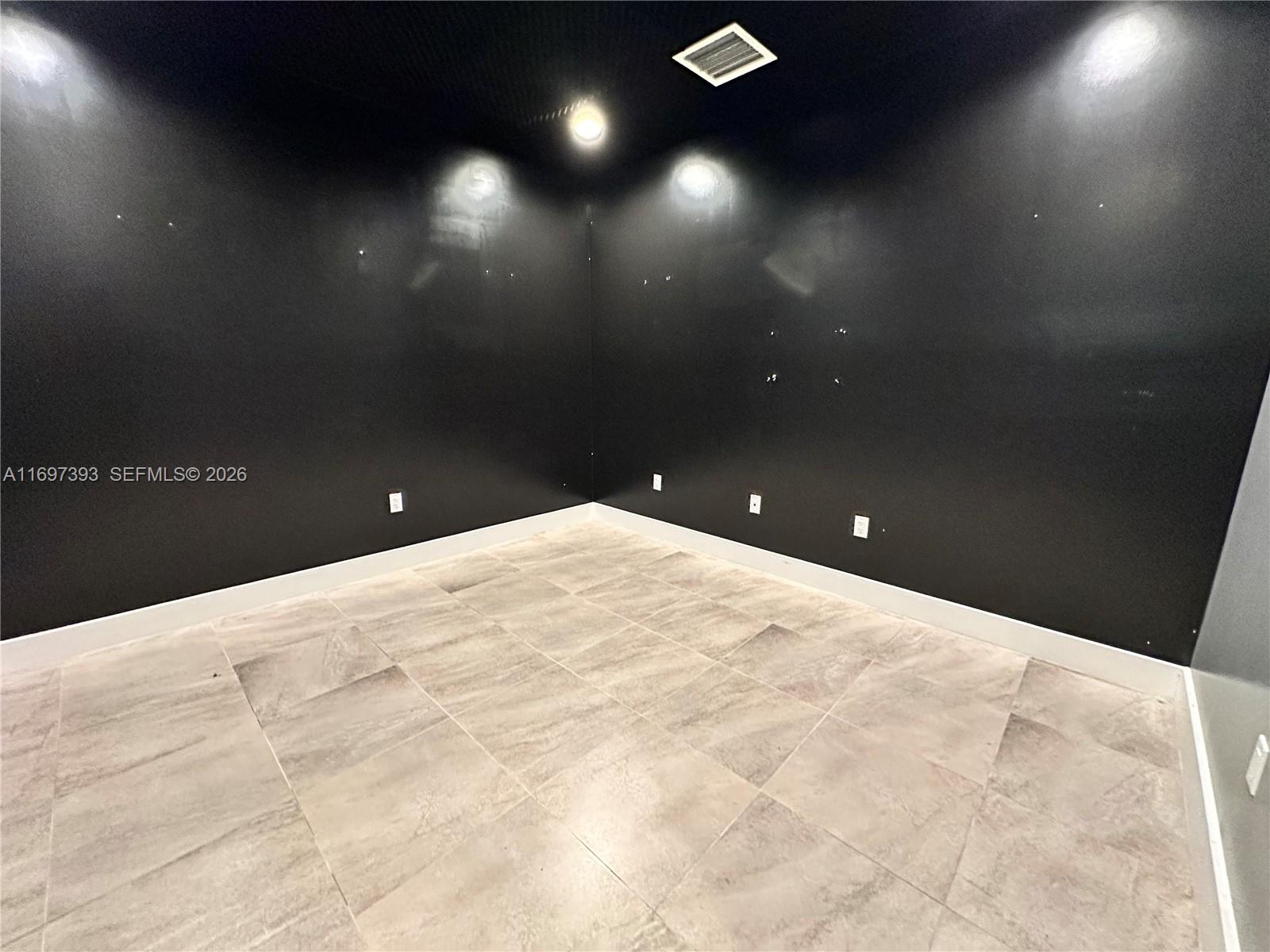 Ver detalles / sq. ft. $ 2024-11-20 0 foto