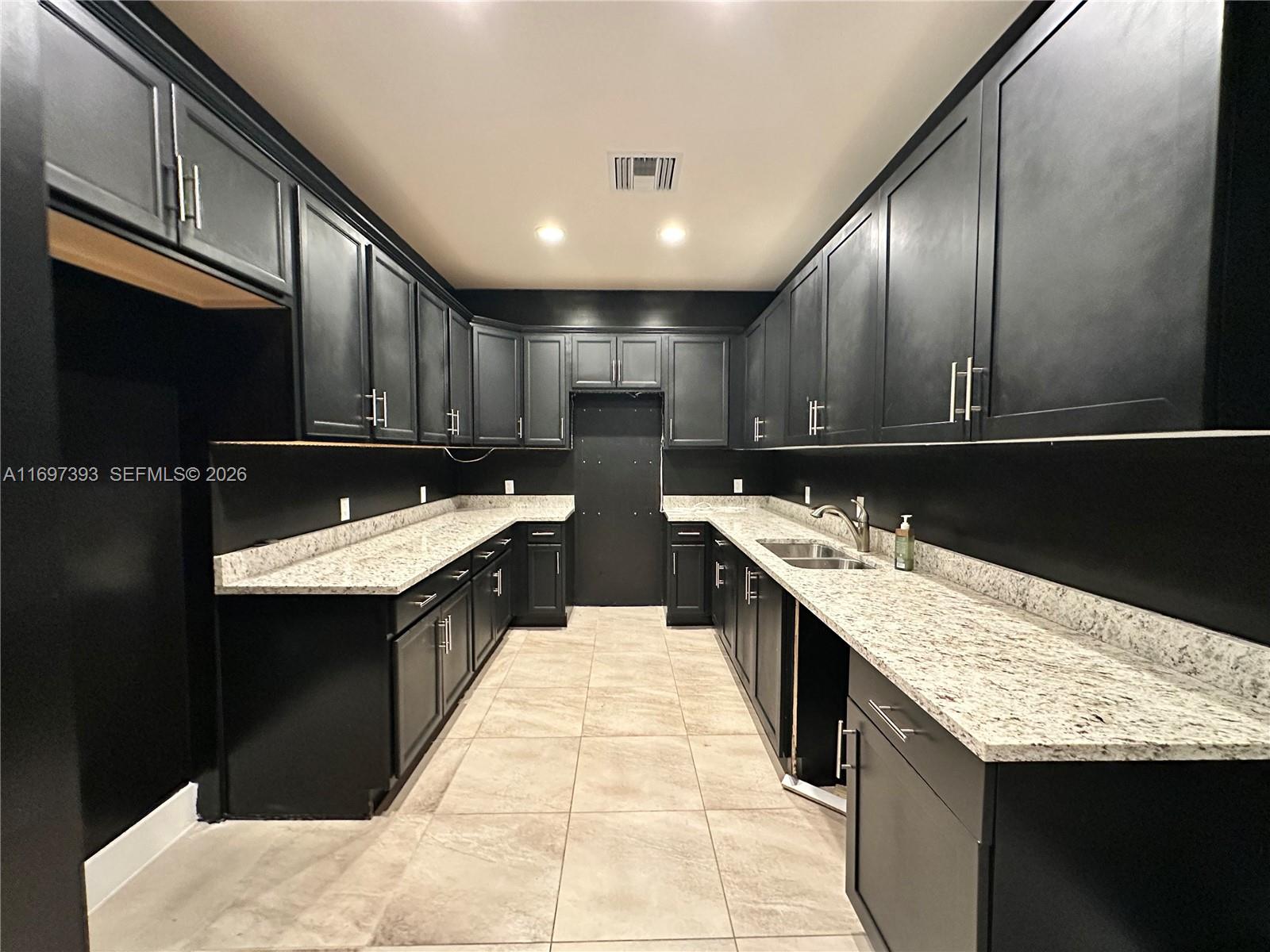 Ver detalles / sq. ft. $ 2024-11-20 0 foto