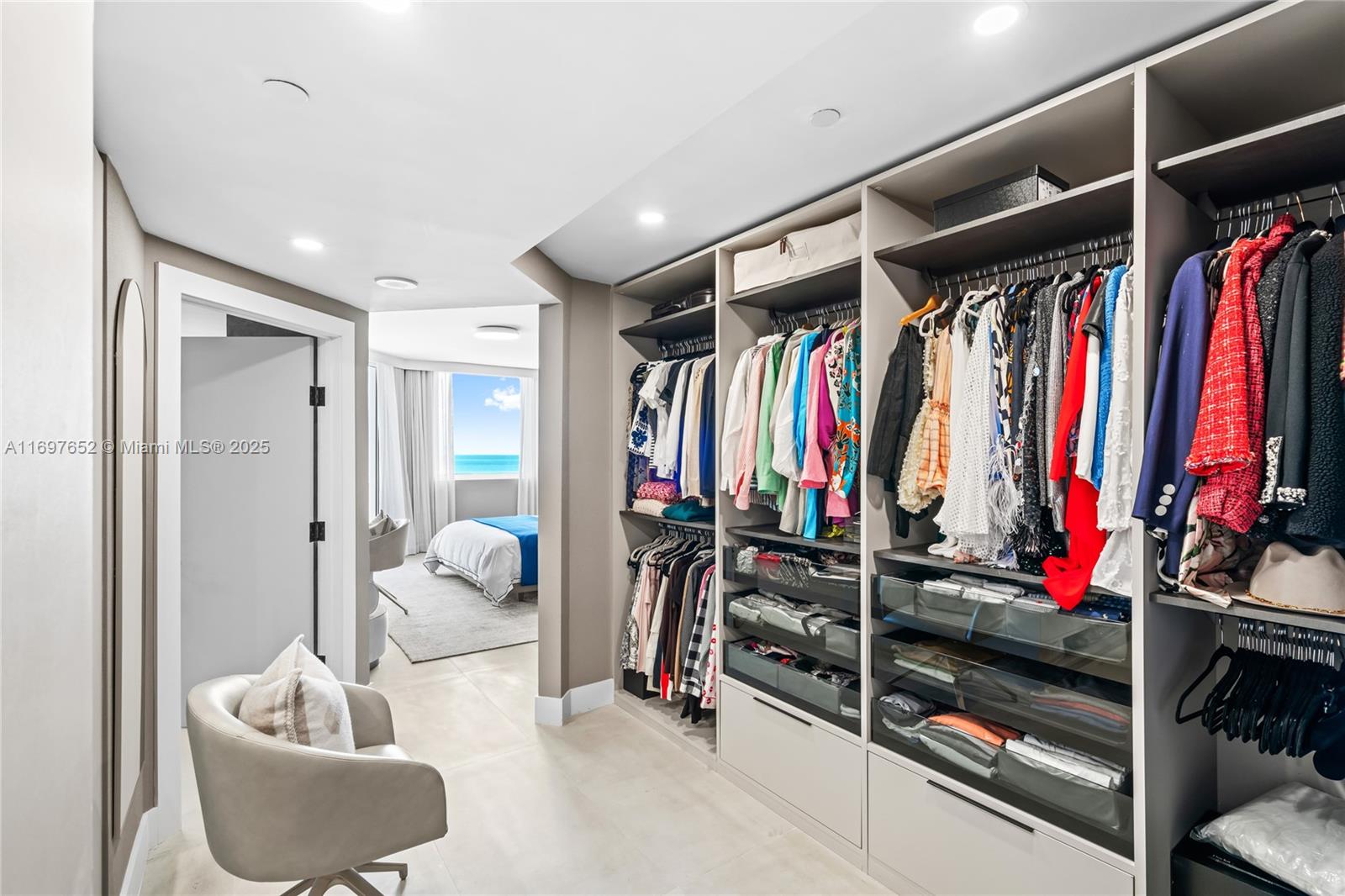 See details 1801 3 / 4 2736 sq. ft. $ 2024-11-21 0 Photo