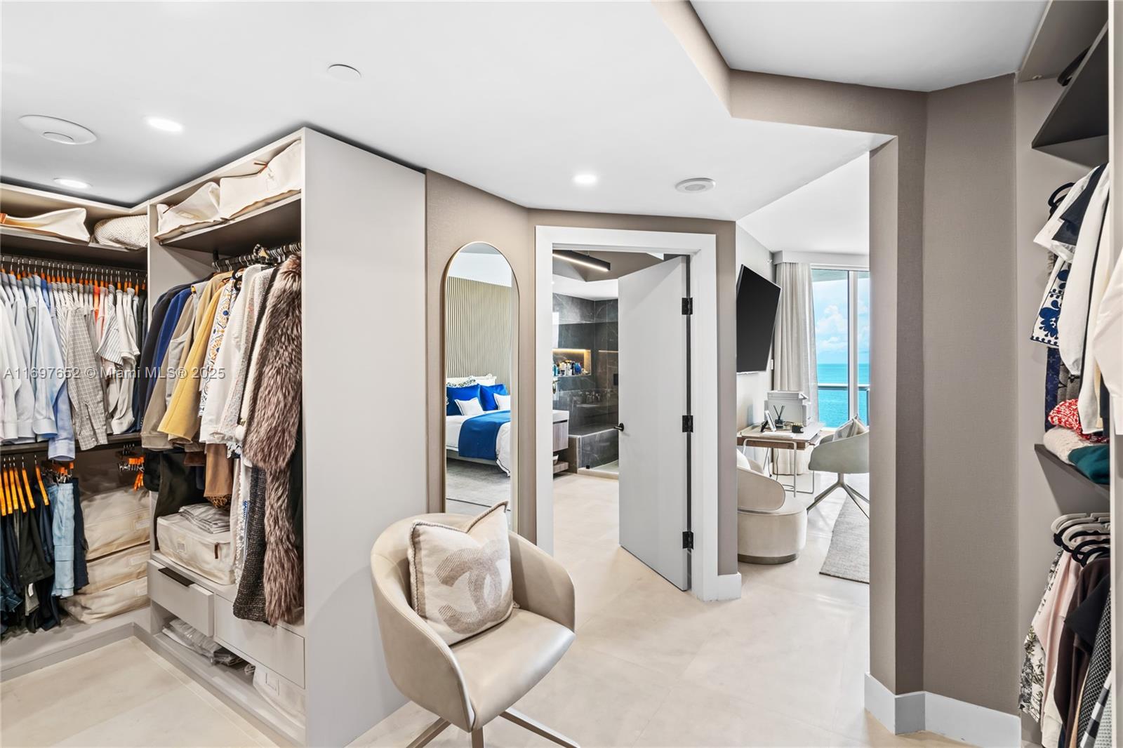 See details 1801 3 / 4 2736 sq. ft. $ 2024-11-21 0 Photo