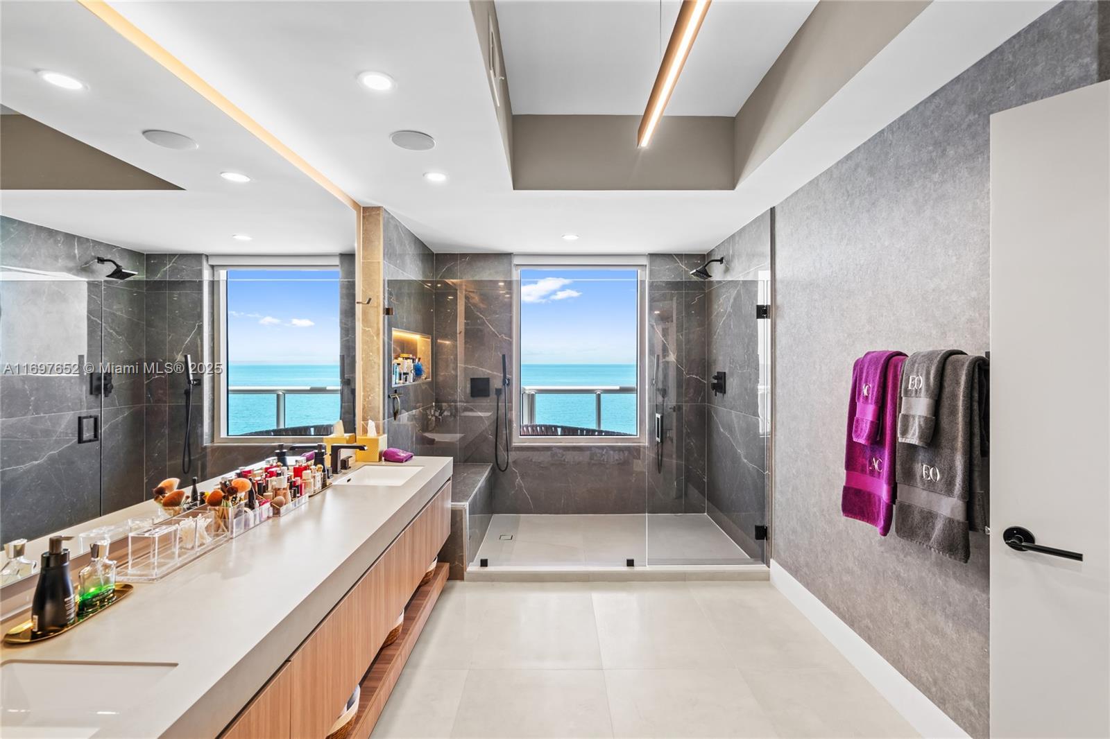 See details 1801 3 / 4 2736 sq. ft. $ 2024-11-21 0 Photo