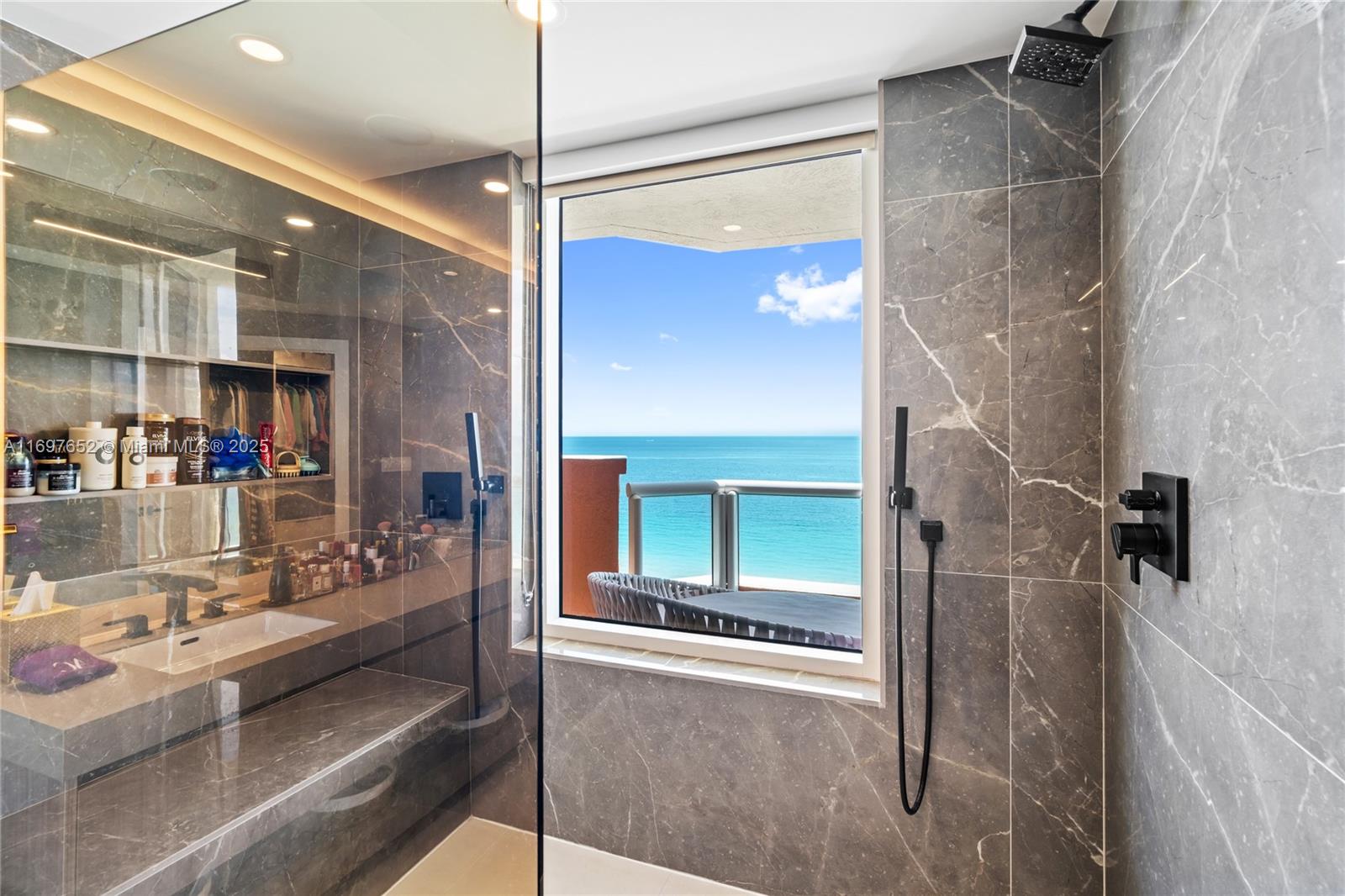 See details 1801 3 / 4 2736 sq. ft. $ 2024-11-21 0 Photo