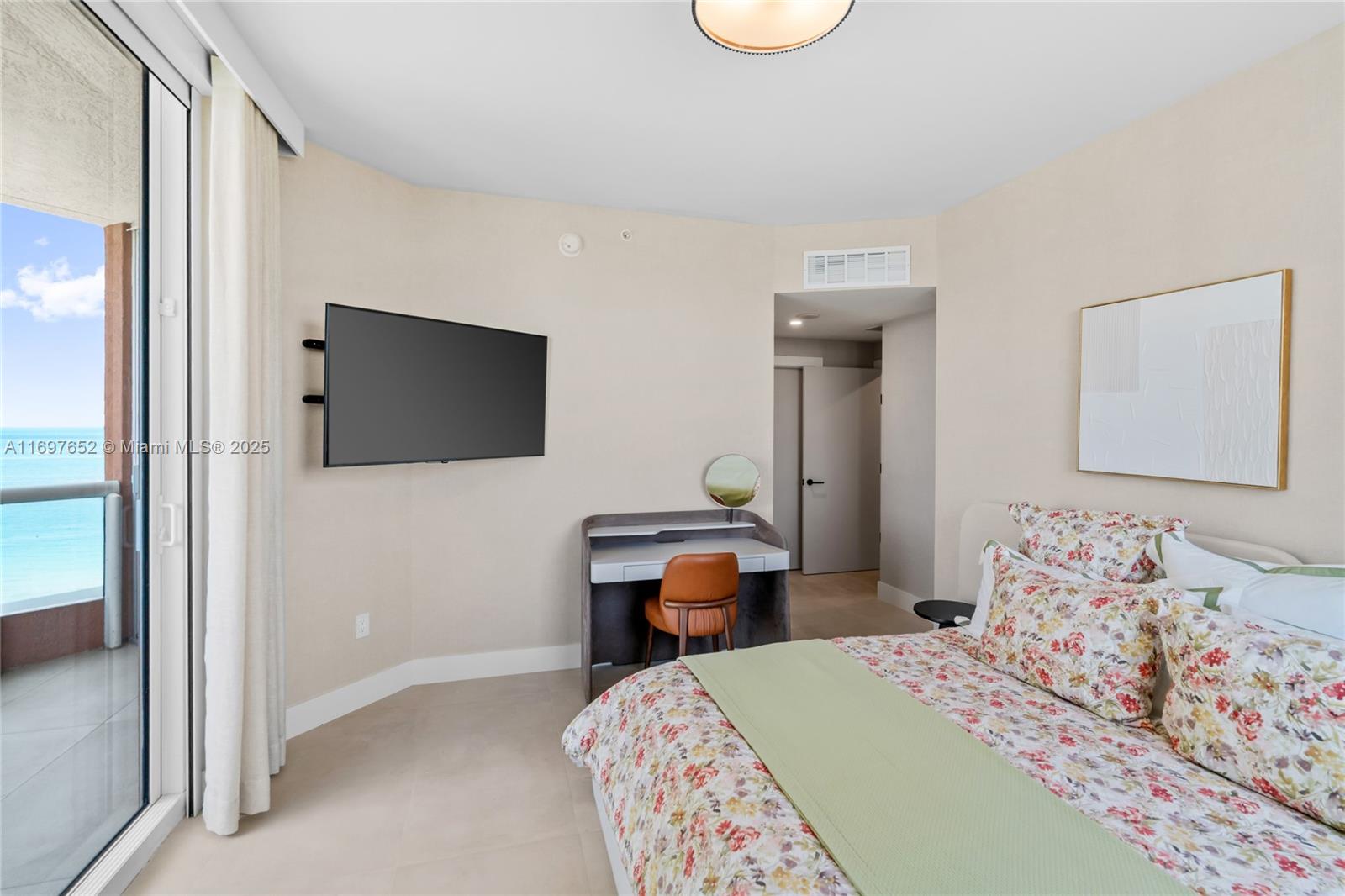 See details 1801 3 / 4 2736 sq. ft. $ 2024-11-21 0 Photo