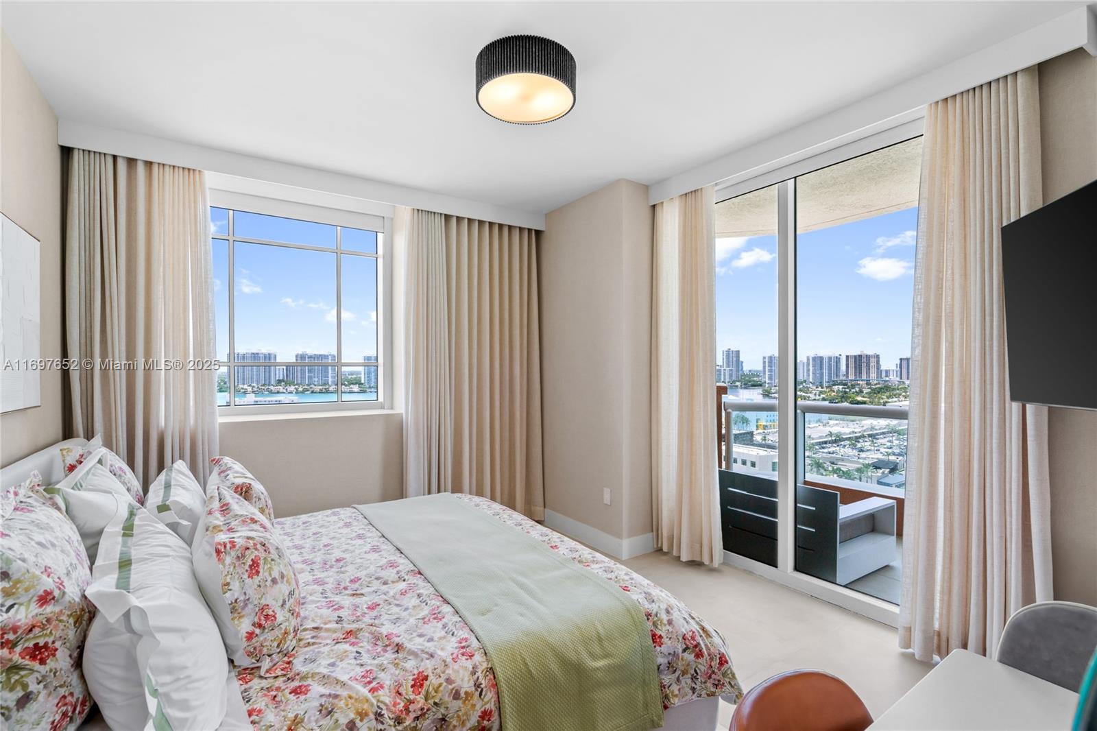 See details 1801 3 / 4 2736 sq. ft. $ 2024-11-21 0 Photo
