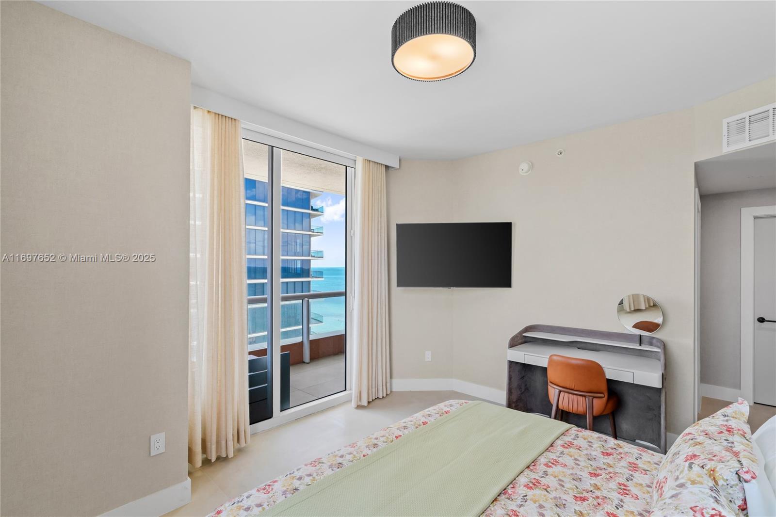 See details 1801 3 / 4 2736 sq. ft. $ 2024-11-21 0 Photo