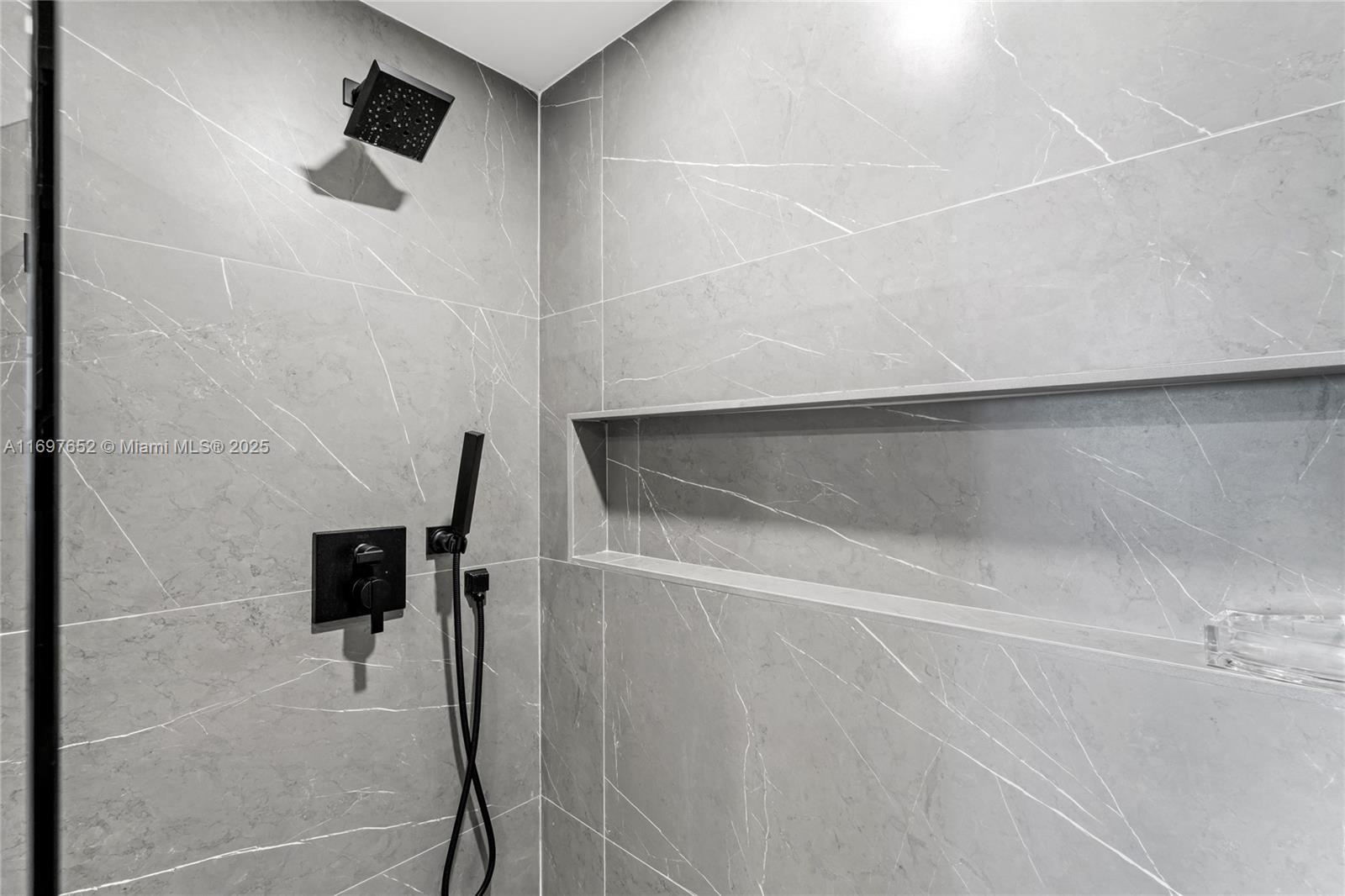 See details 1801 3 / 4 2736 sq. ft. $ 2024-11-21 0 Photo
