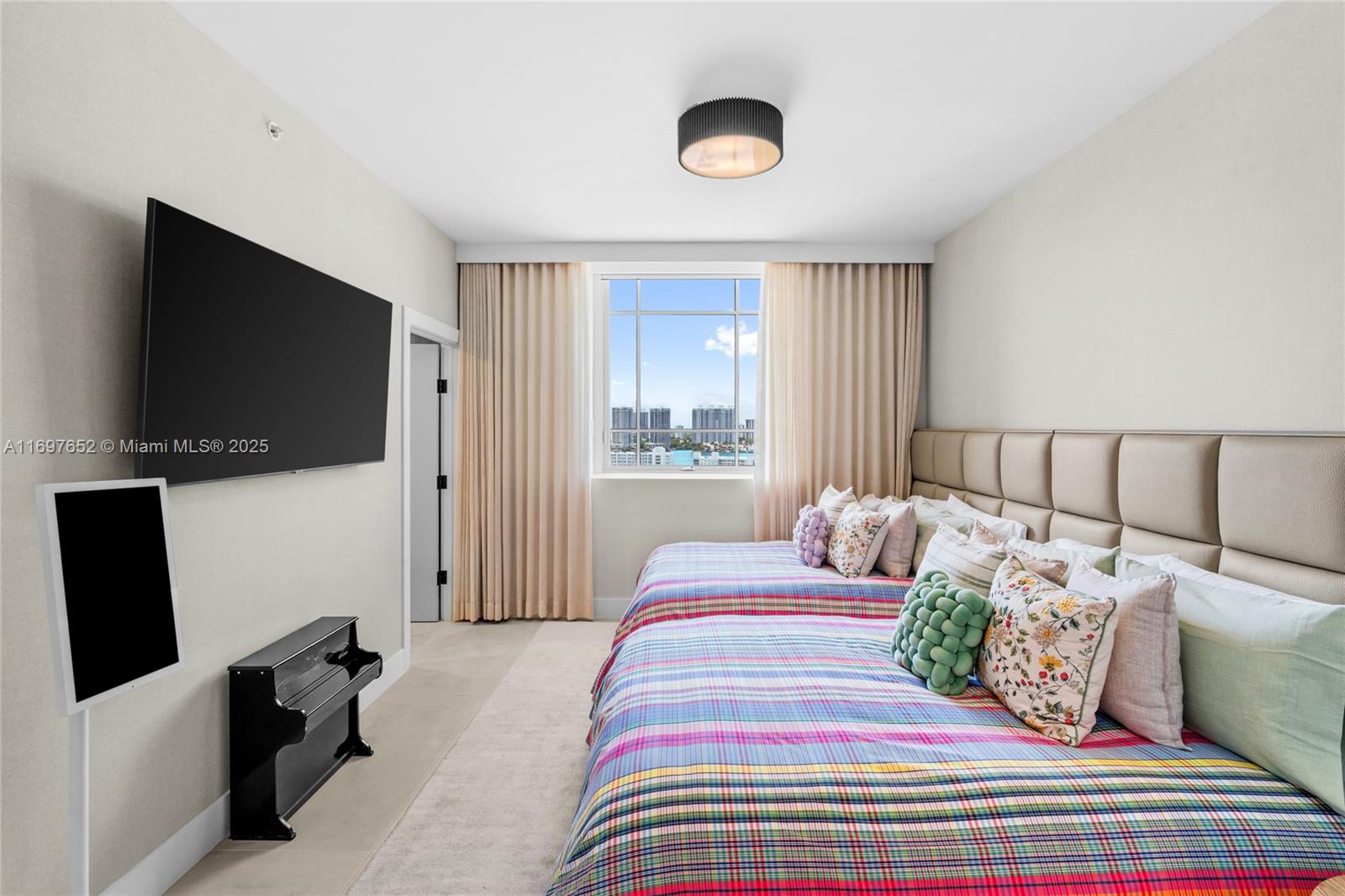 See details 1801 3 / 4 2736 sq. ft. $ 2024-11-21 0 Photo