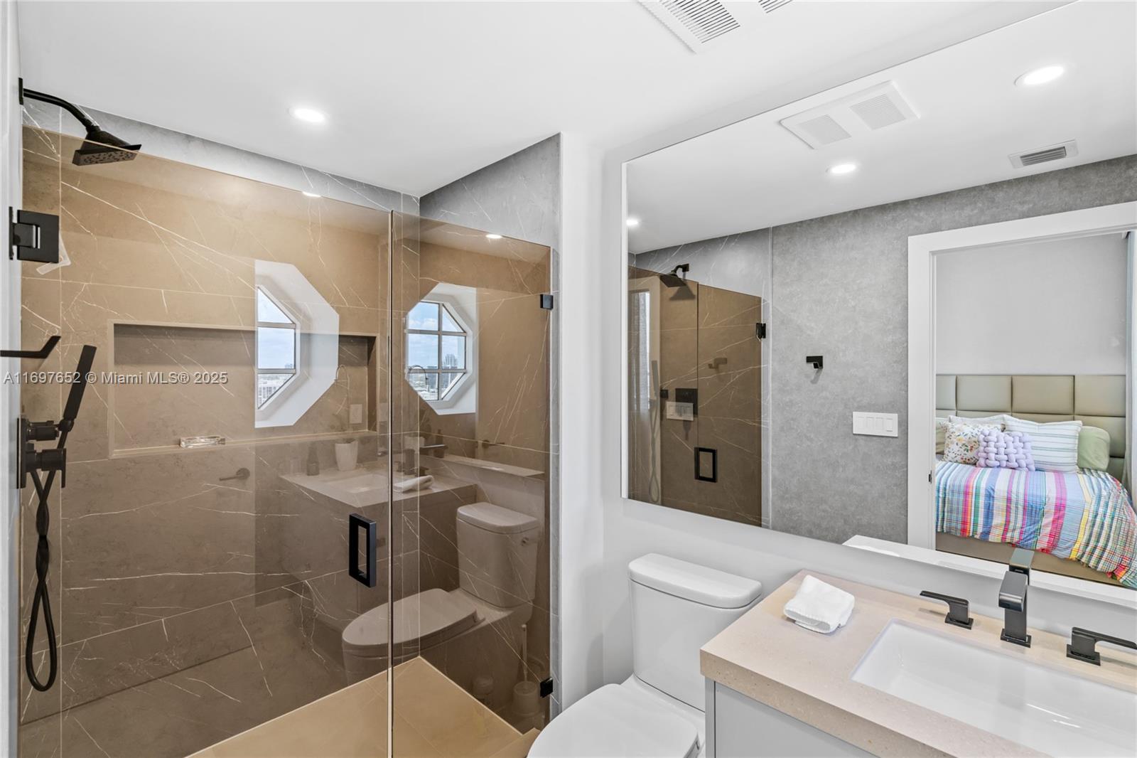 See details 1801 3 / 4 2736 sq. ft. $ 2024-11-21 0 Photo