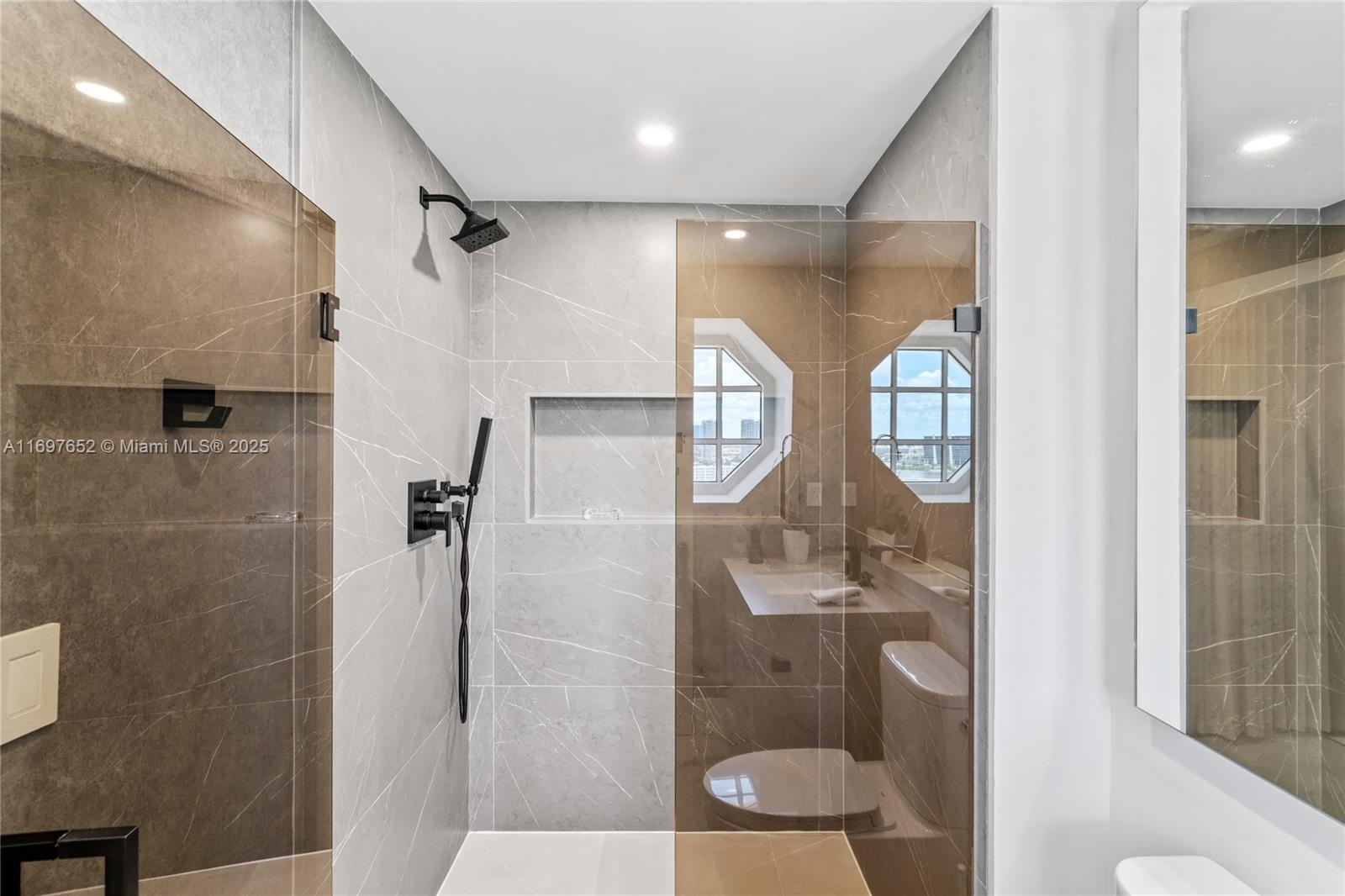 See details 1801 3 / 4 2736 sq. ft. $ 2024-11-21 0 Photo