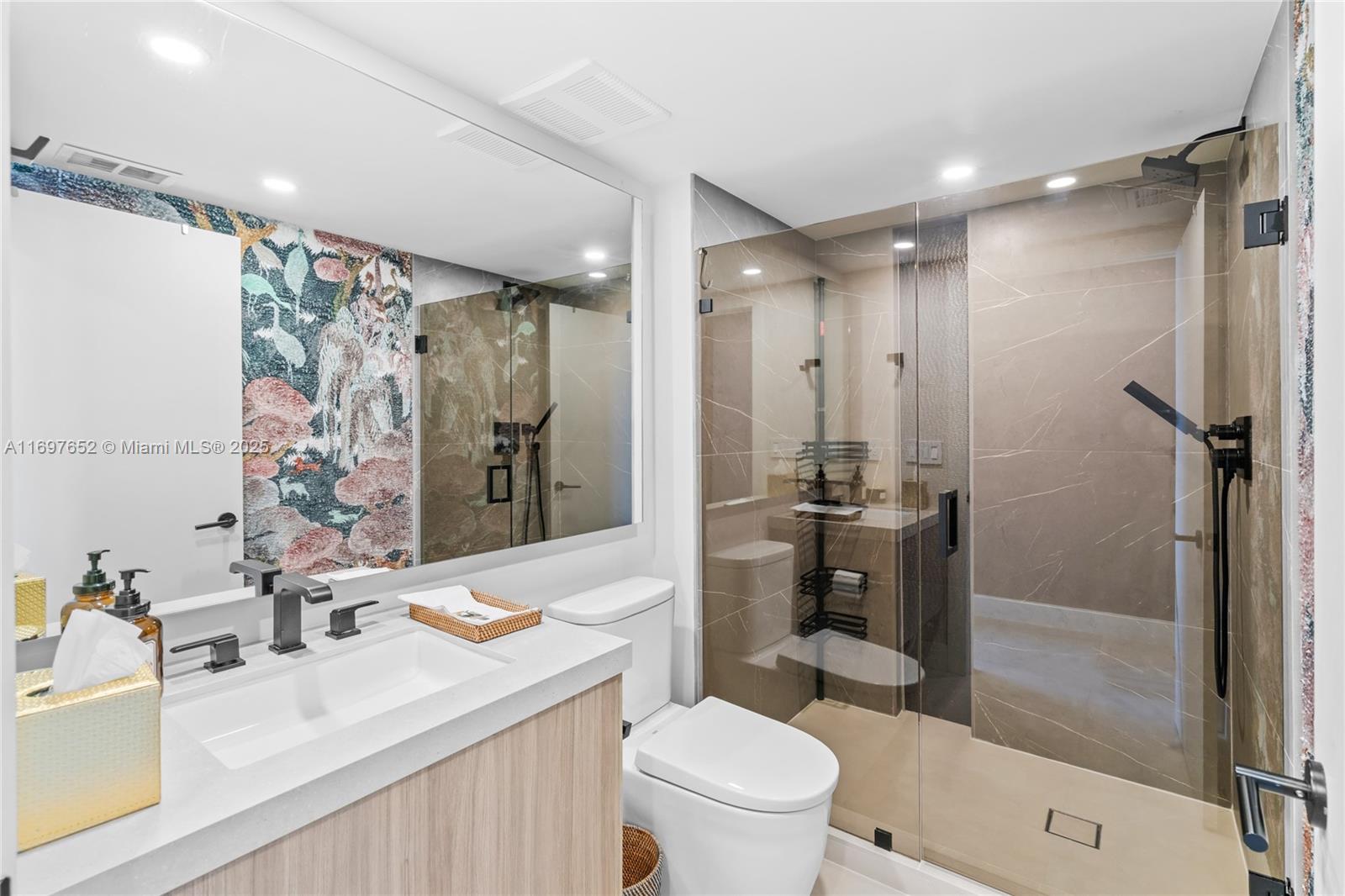 See details 1801 3 / 4 2736 sq. ft. $ 2024-11-21 0 Photo