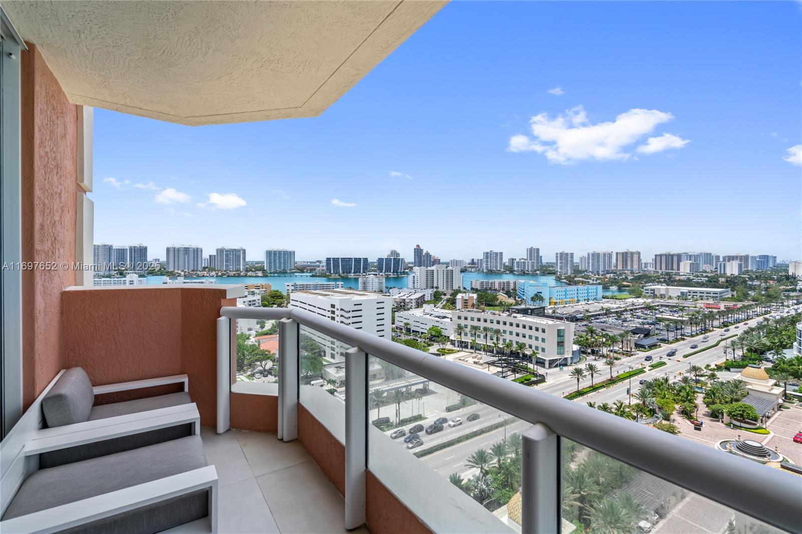 See details 1801 3 / 4 2736 sq. ft. $ 2024-11-21 0 Photo